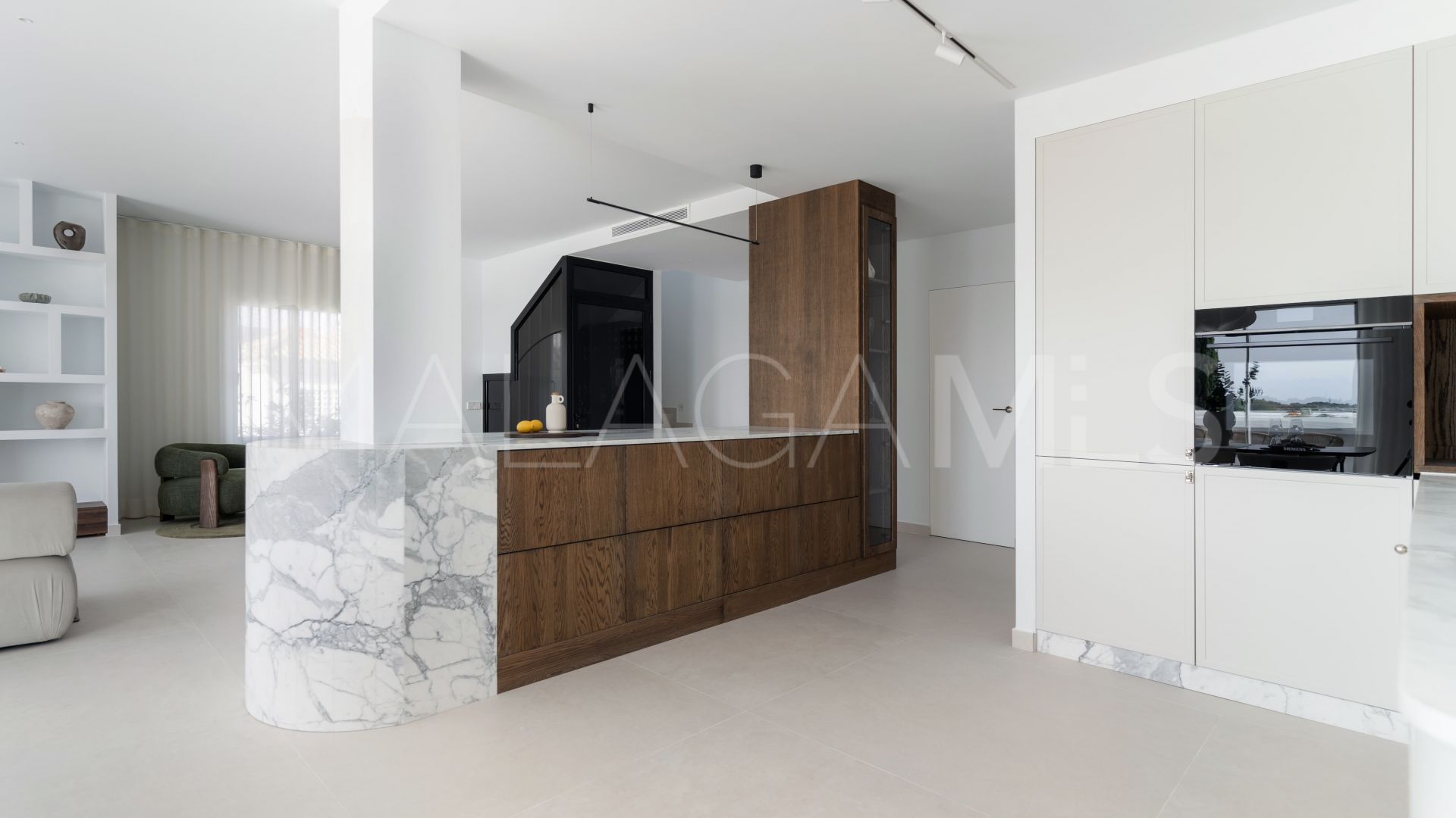 For sale penthouse in Nueva Andalucia with 3 bedrooms