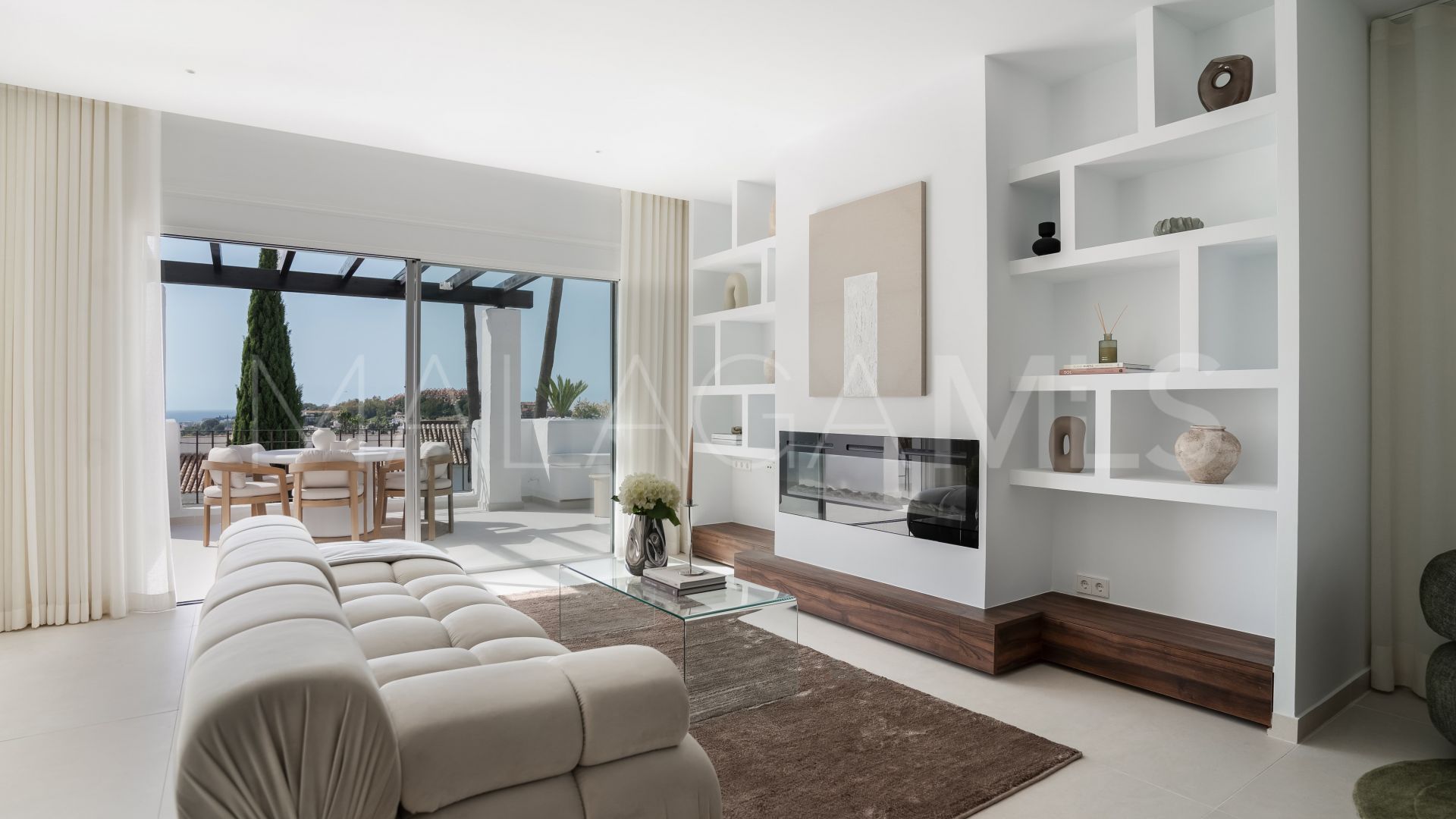 For sale penthouse in Nueva Andalucia with 3 bedrooms