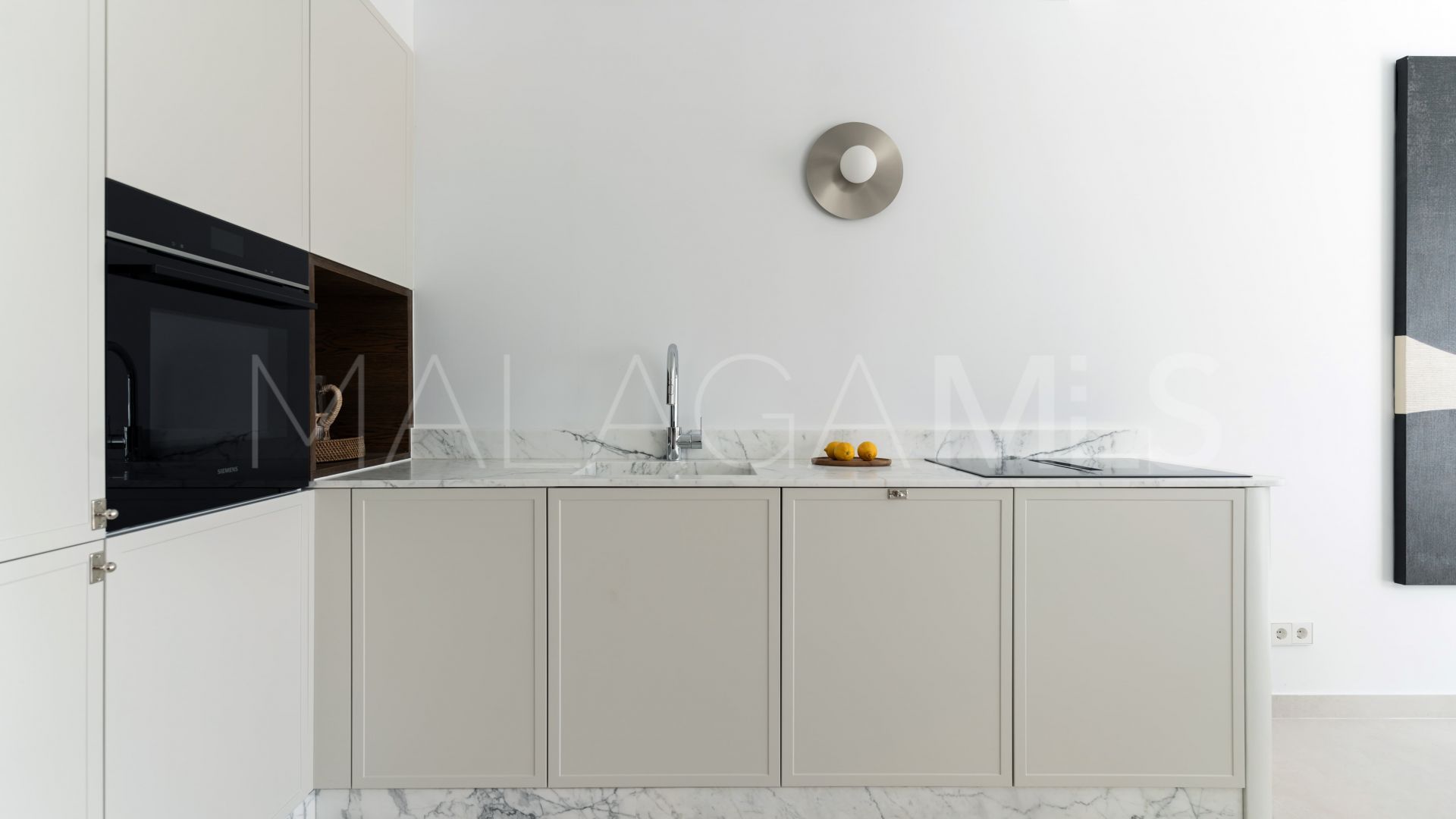 For sale penthouse in Nueva Andalucia with 3 bedrooms