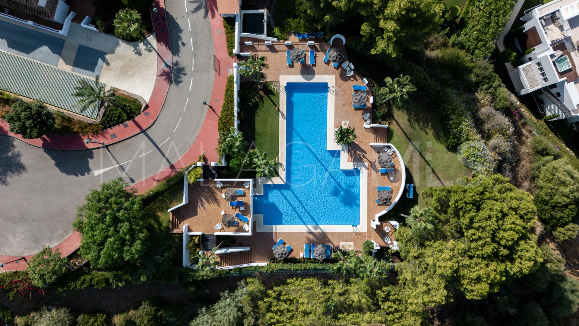 For sale penthouse in Nueva Andalucia with 3 bedrooms