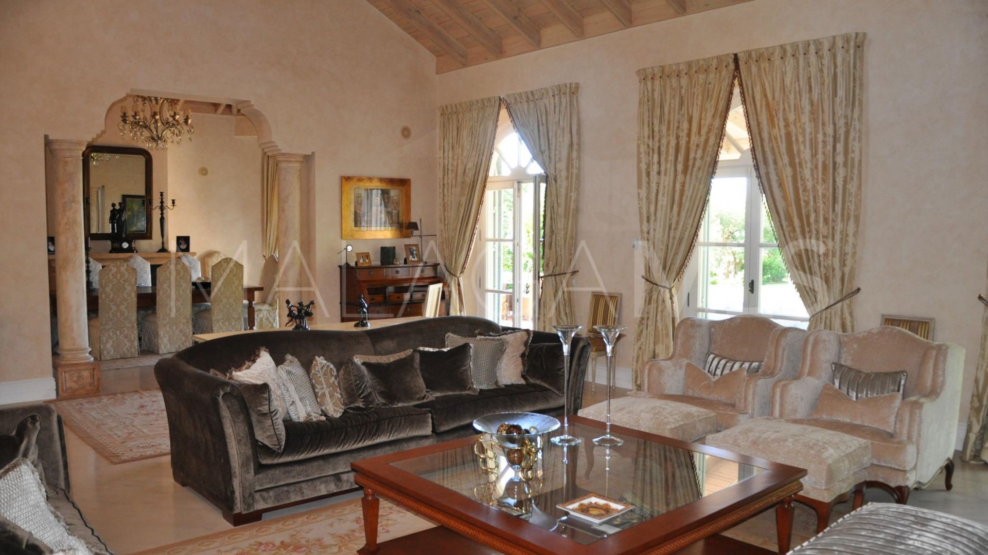 Villa for sale in Altos Reales
