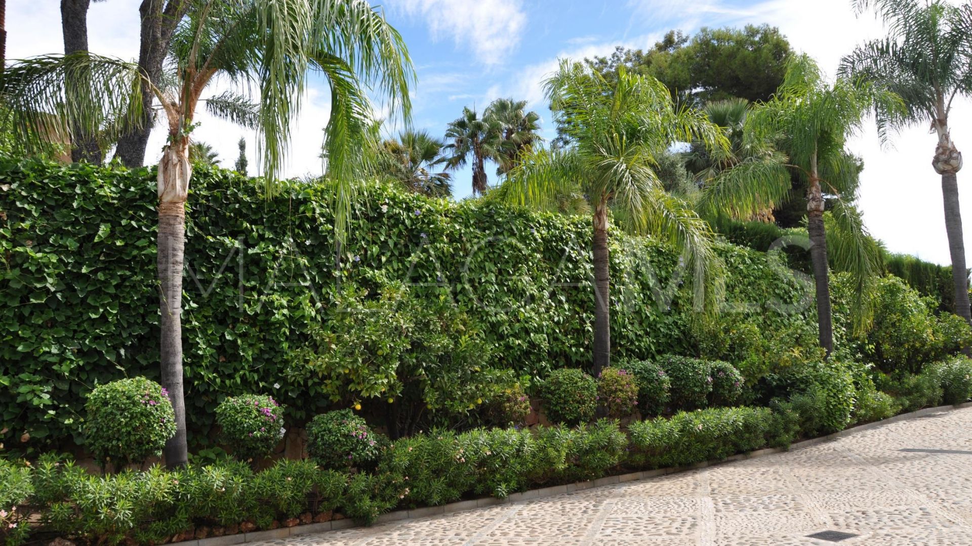 Villa for sale in Altos Reales