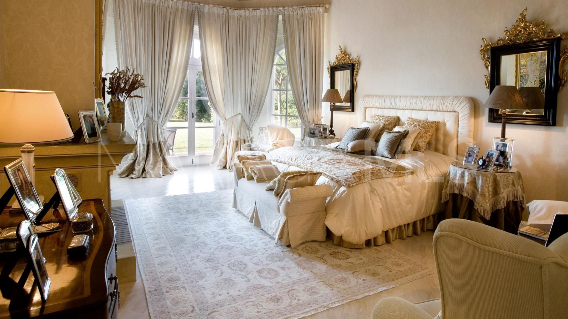 Villa for sale in Altos Reales