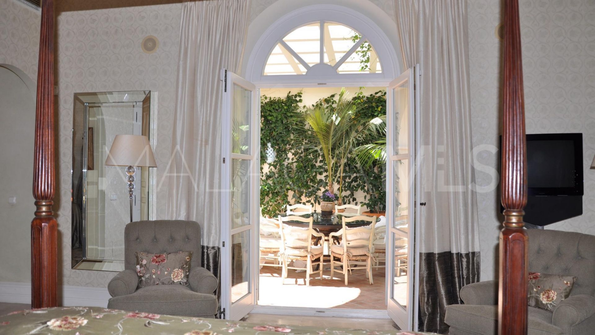 Villa for sale in Altos Reales