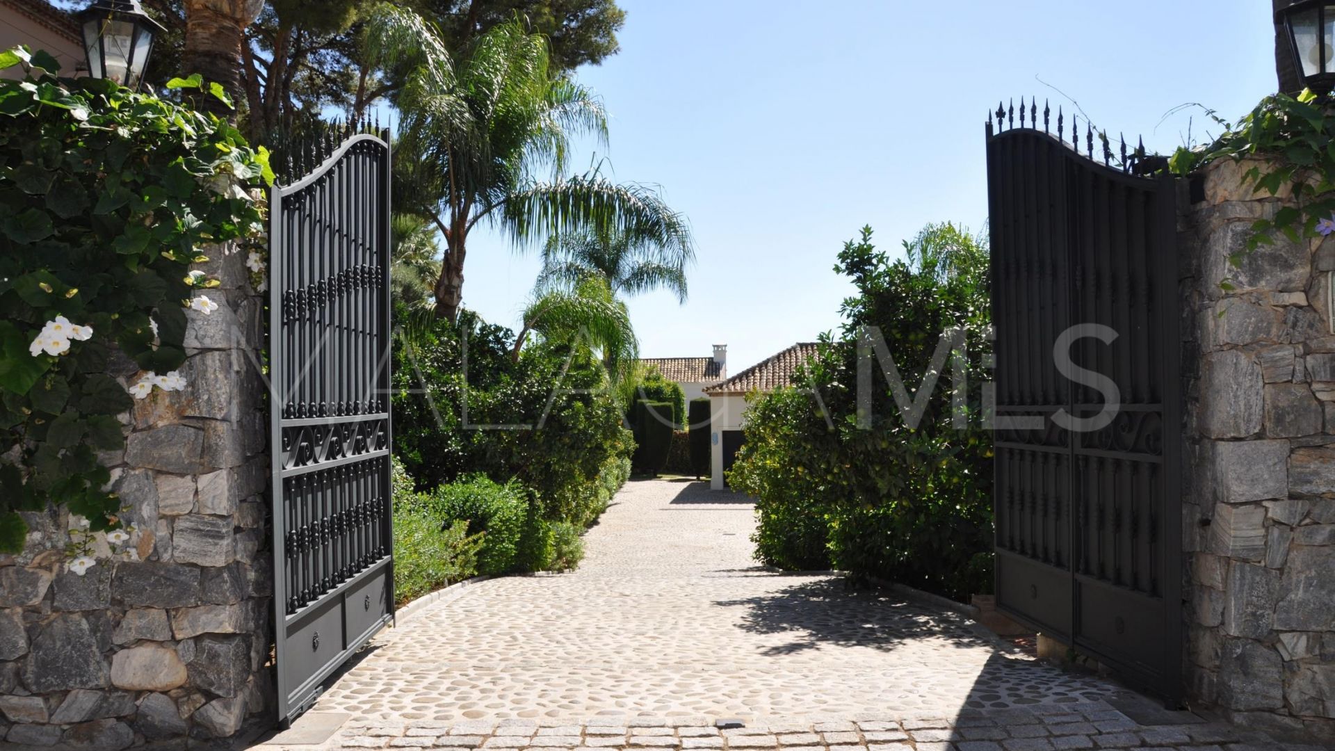 Villa for sale in Altos Reales