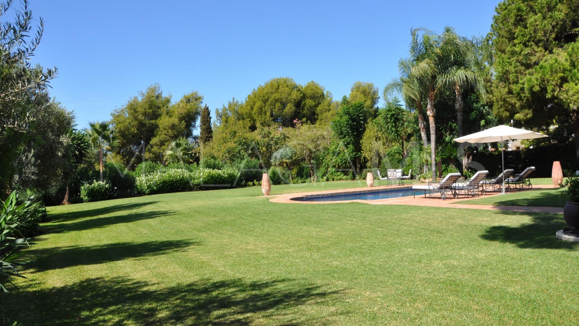 Villa for sale in Altos Reales