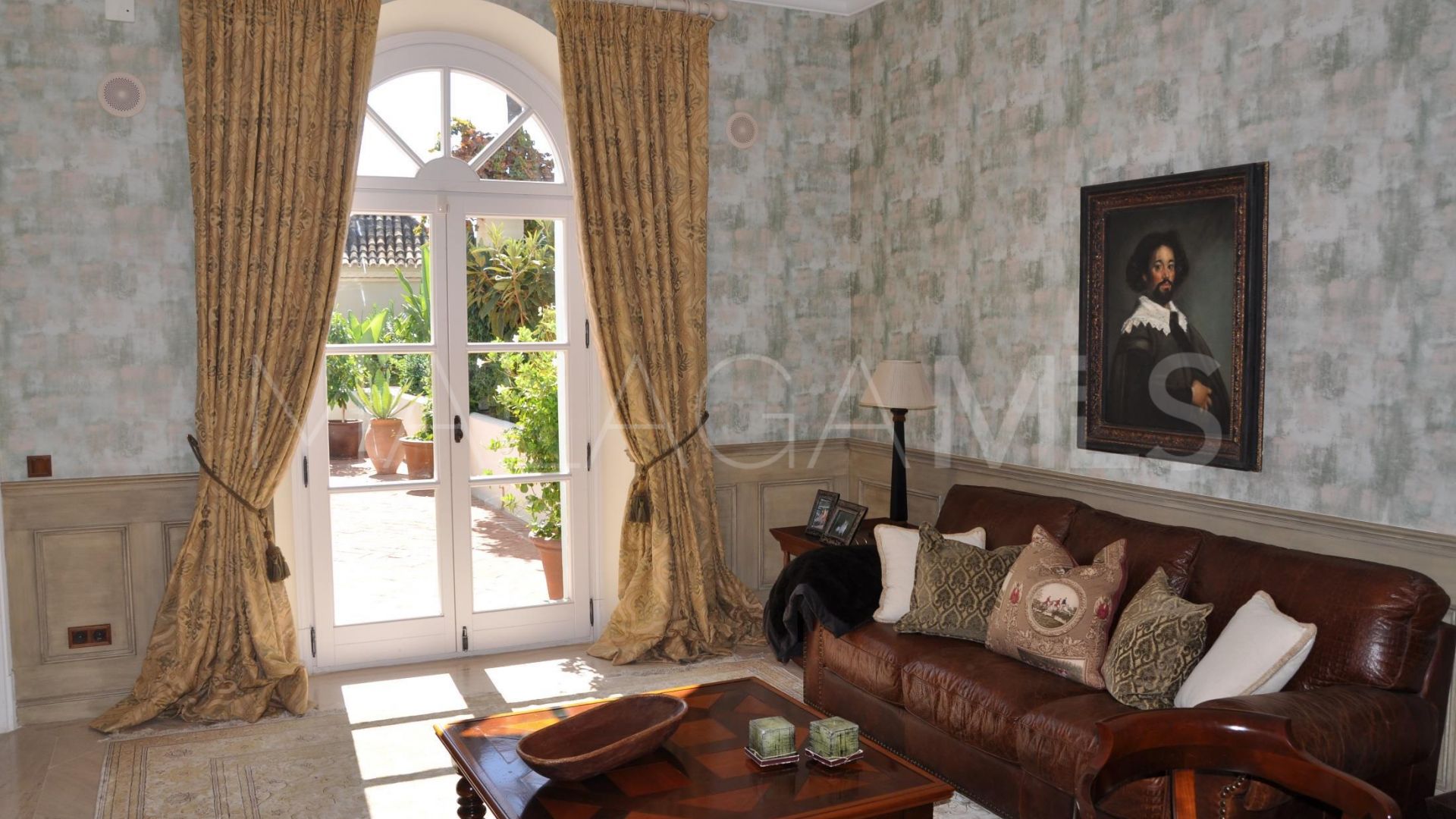 Villa for sale in Altos Reales