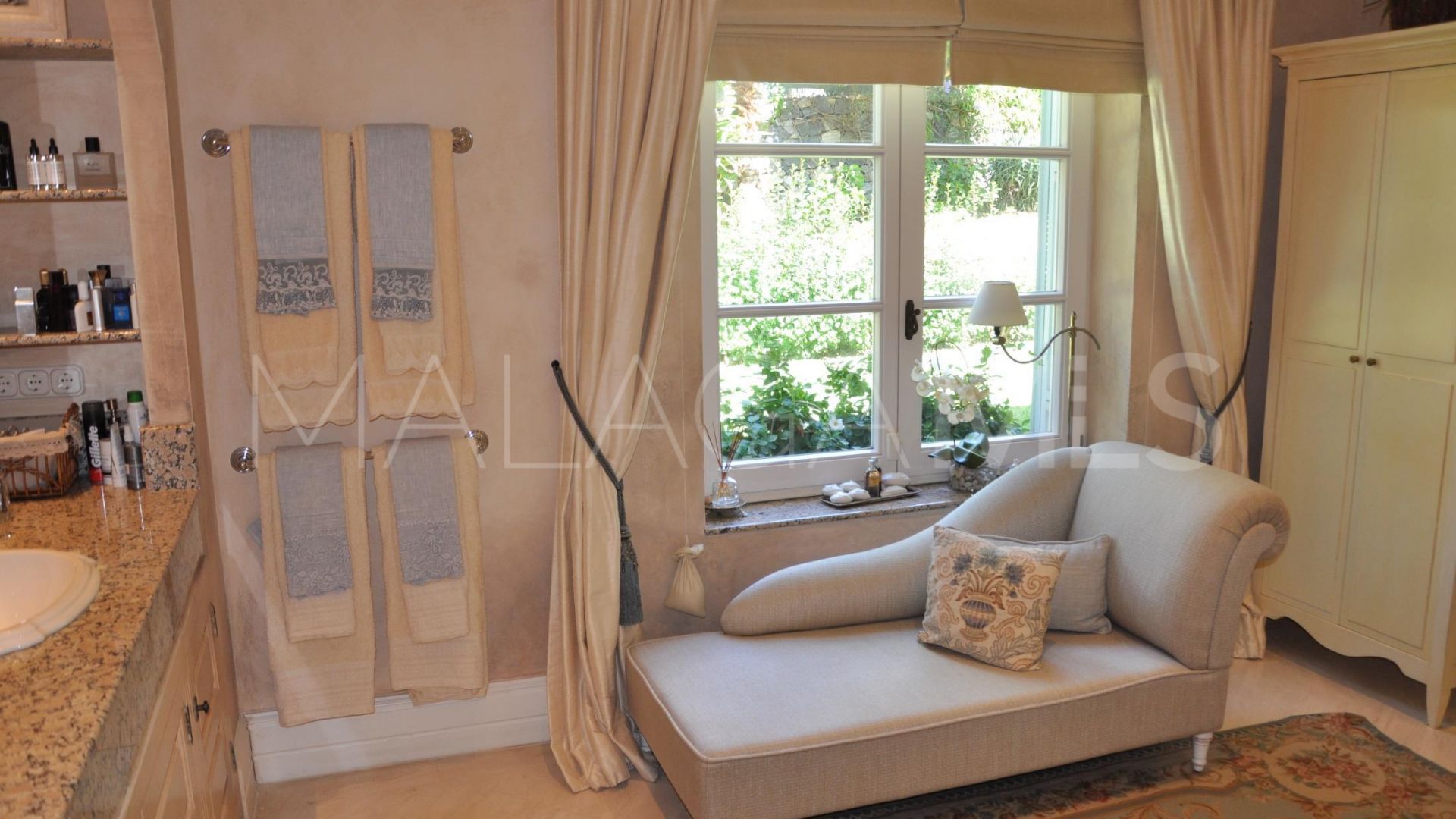 Villa for sale in Altos Reales