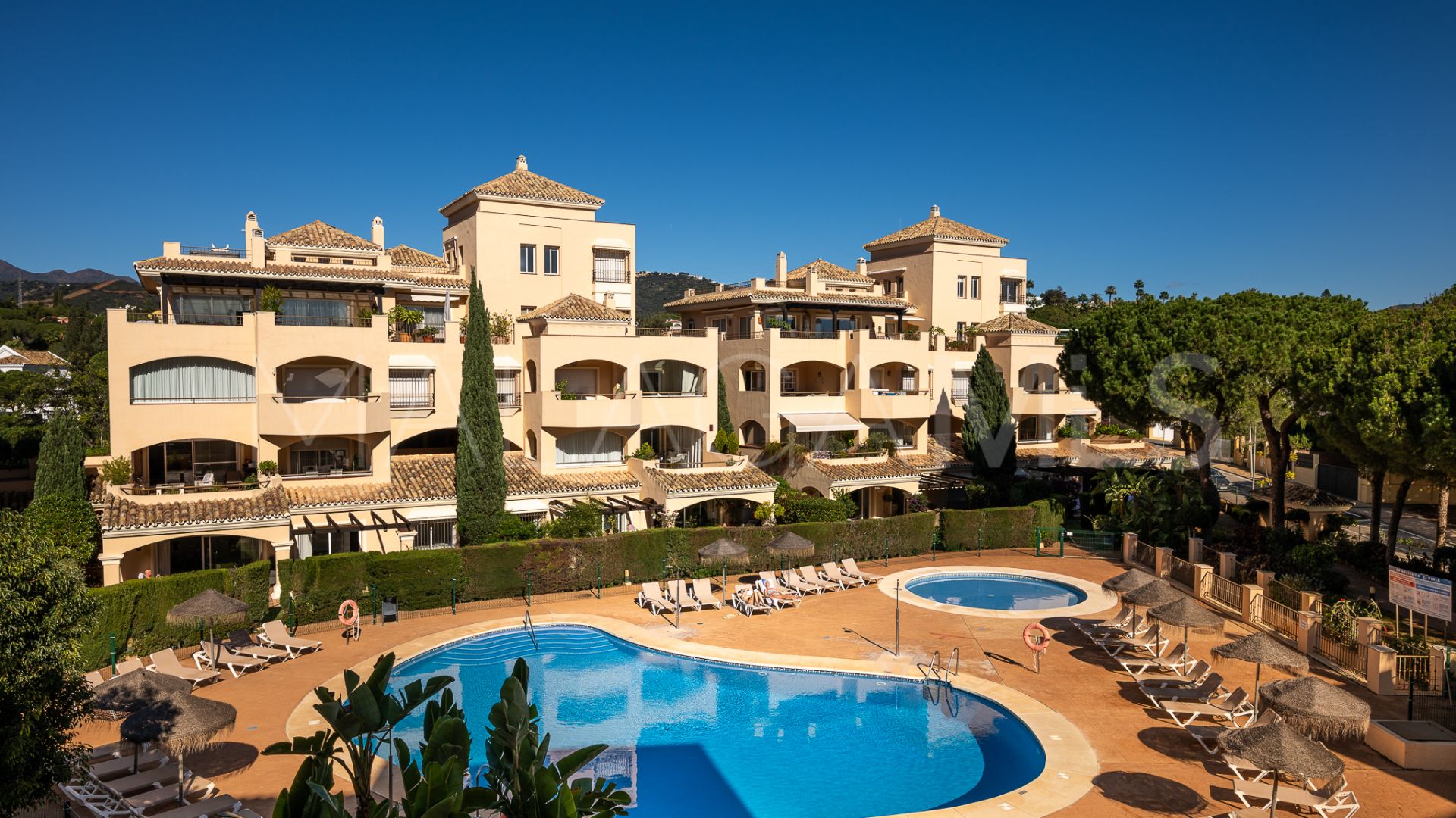 Duplex penthouse for sale in Elviria
