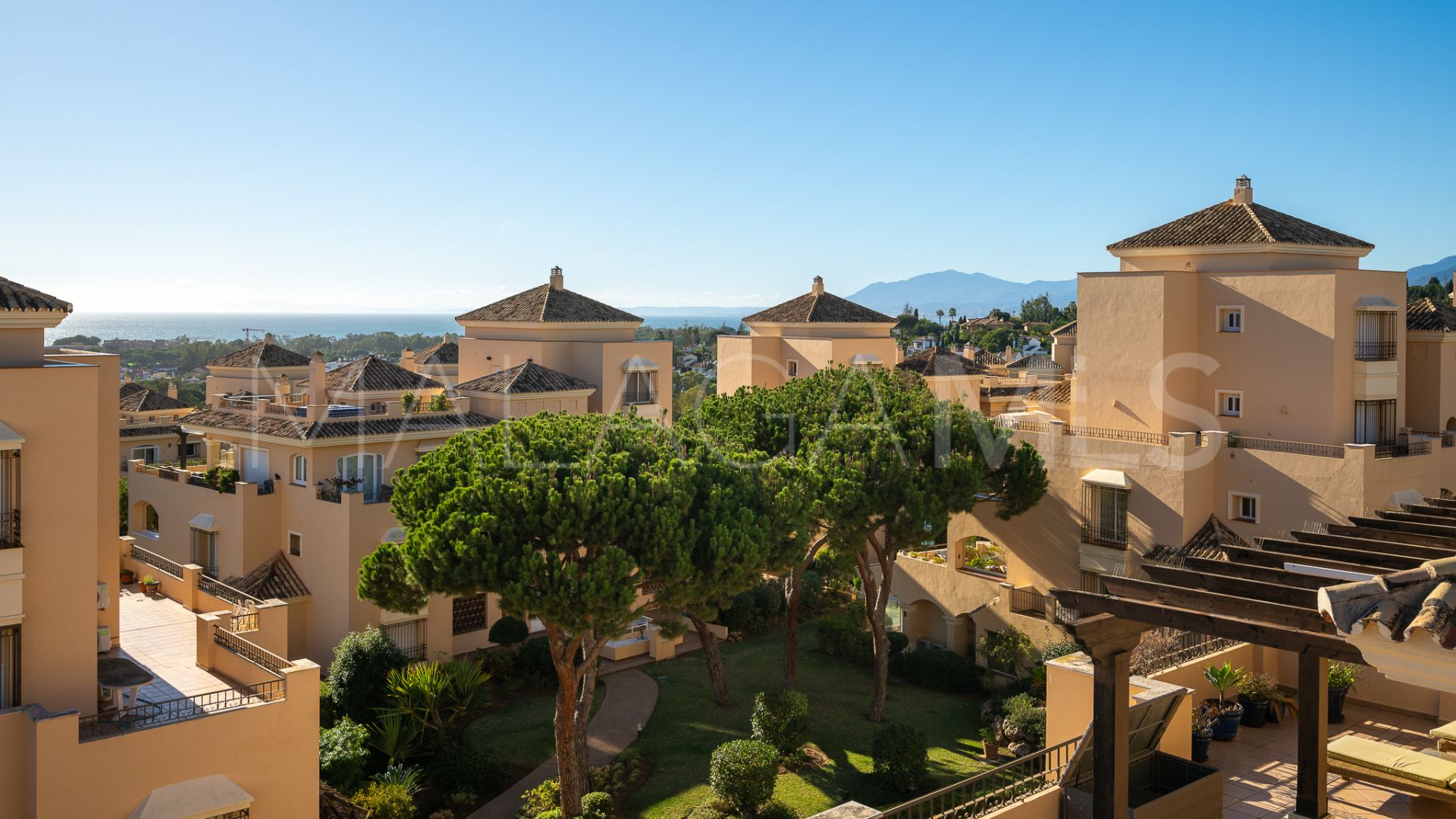 Duplex penthouse for sale in Elviria