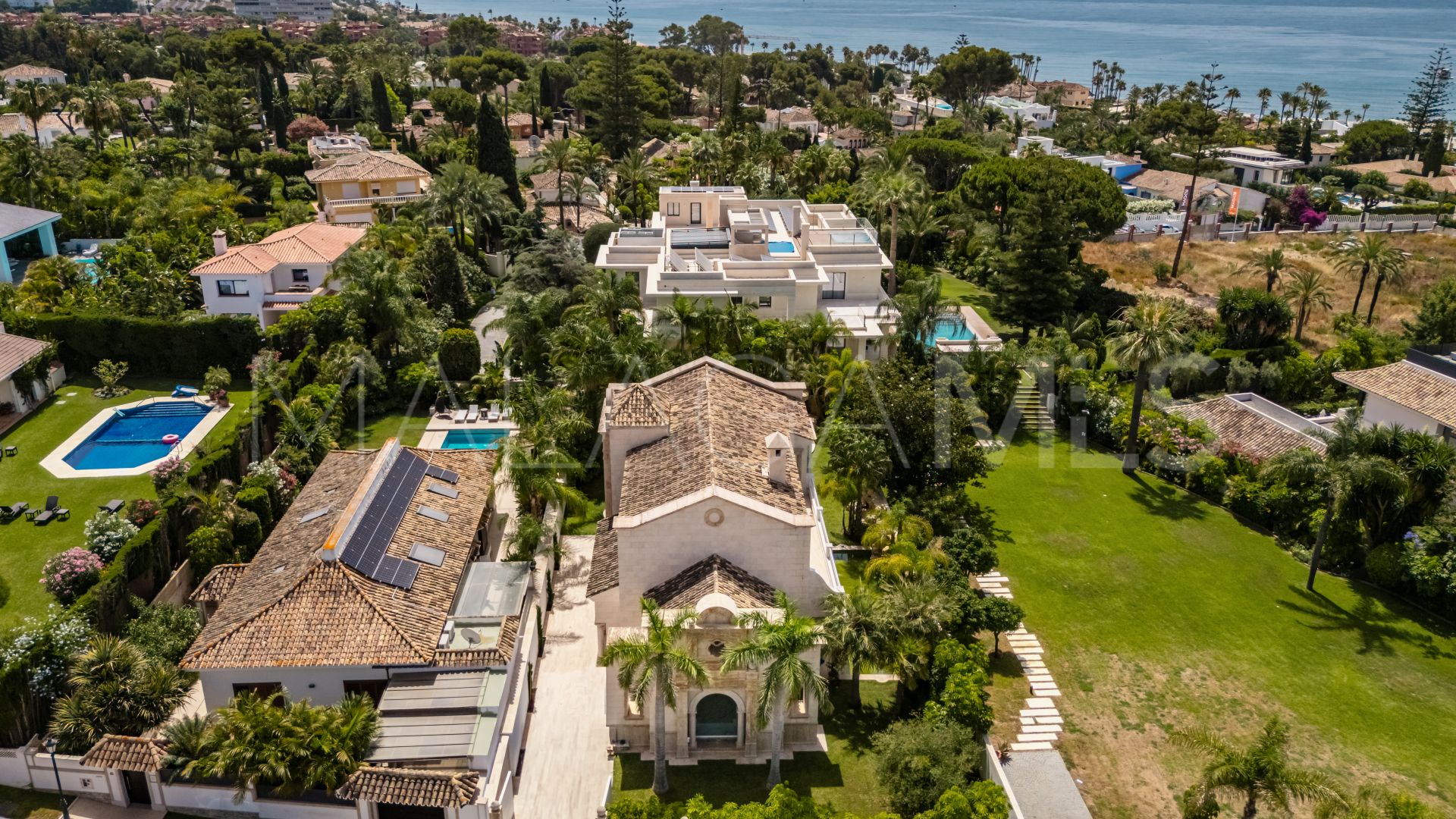 Villa for sale in Los Monteros