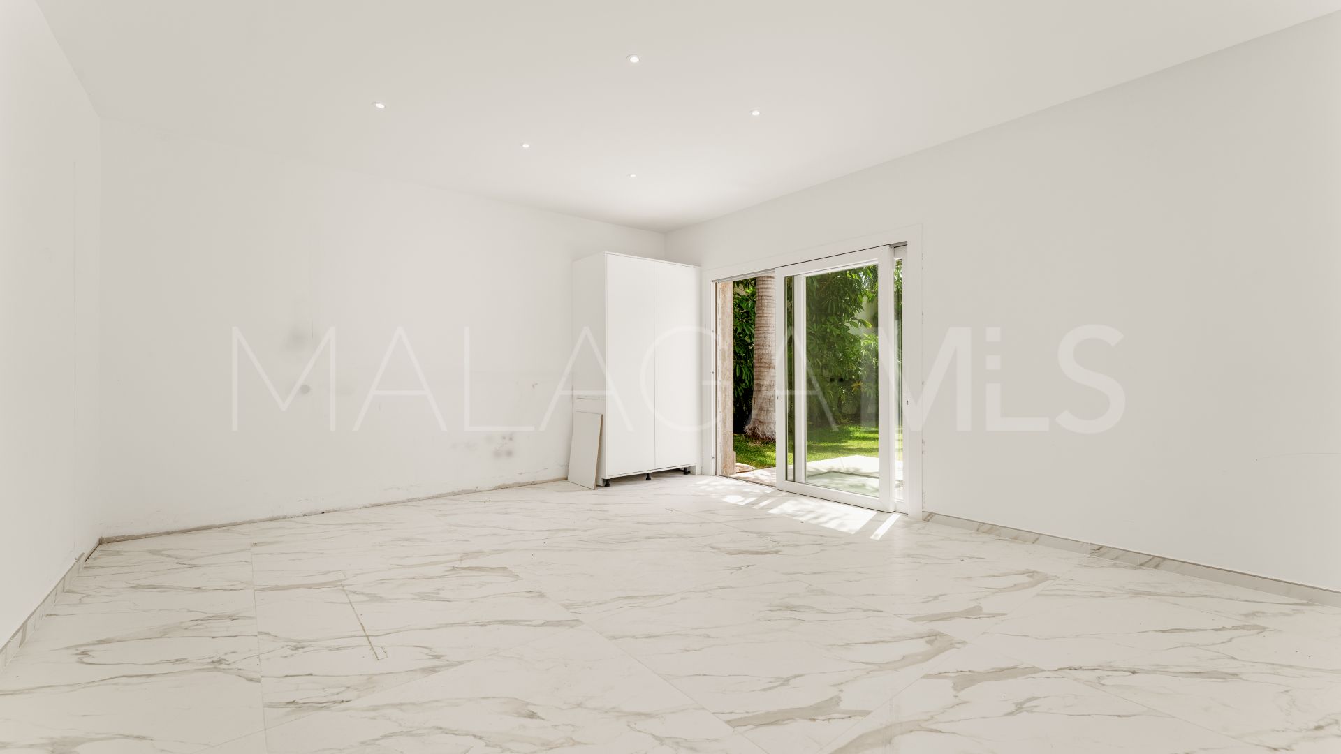 Villa for sale in Los Monteros