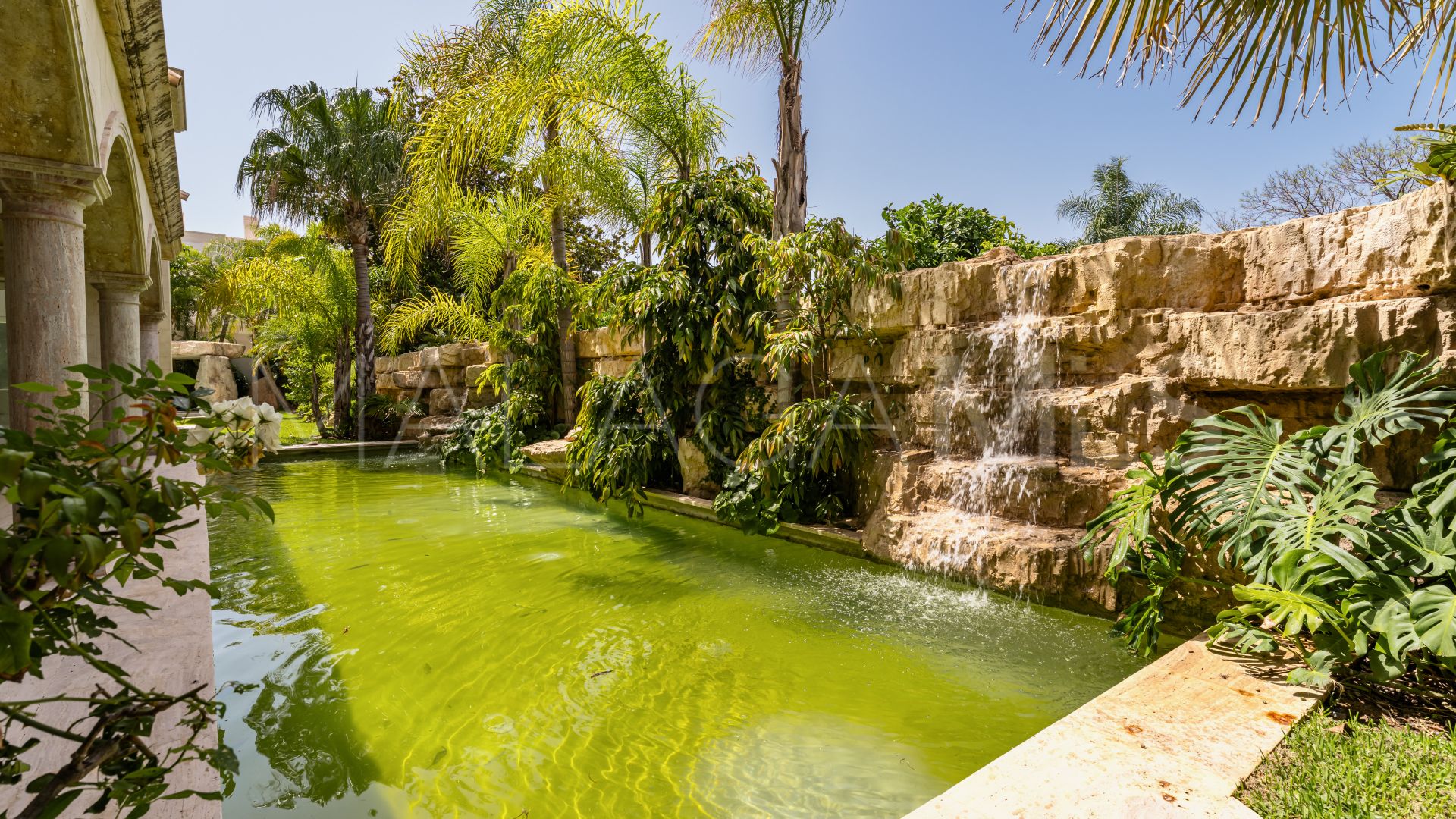 Villa for sale in Los Monteros