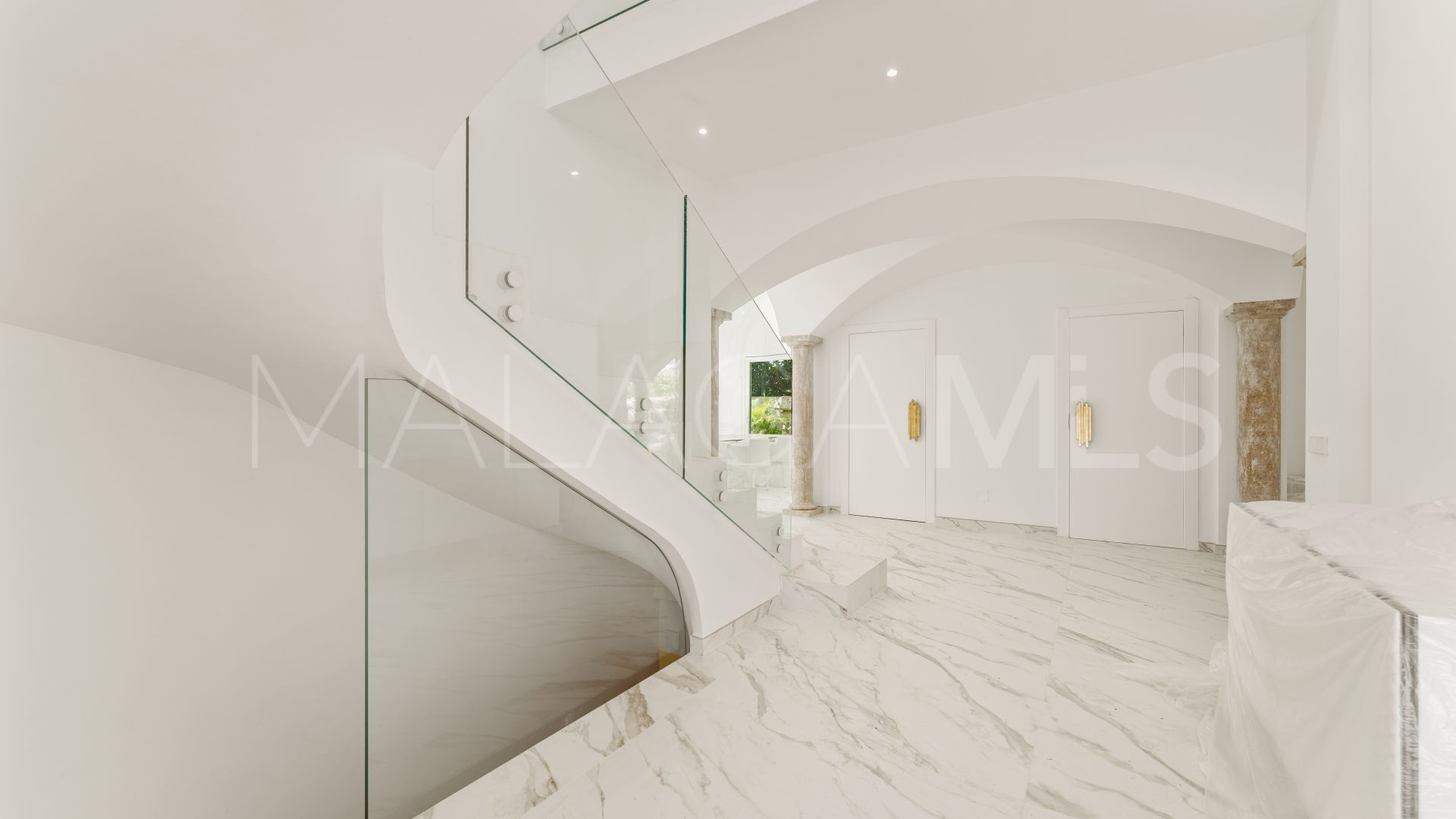 Villa for sale in Los Monteros