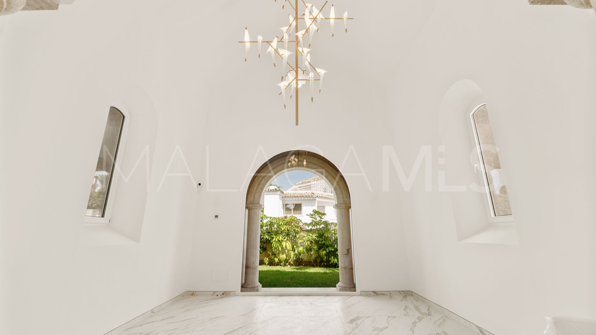 Villa for sale in Los Monteros