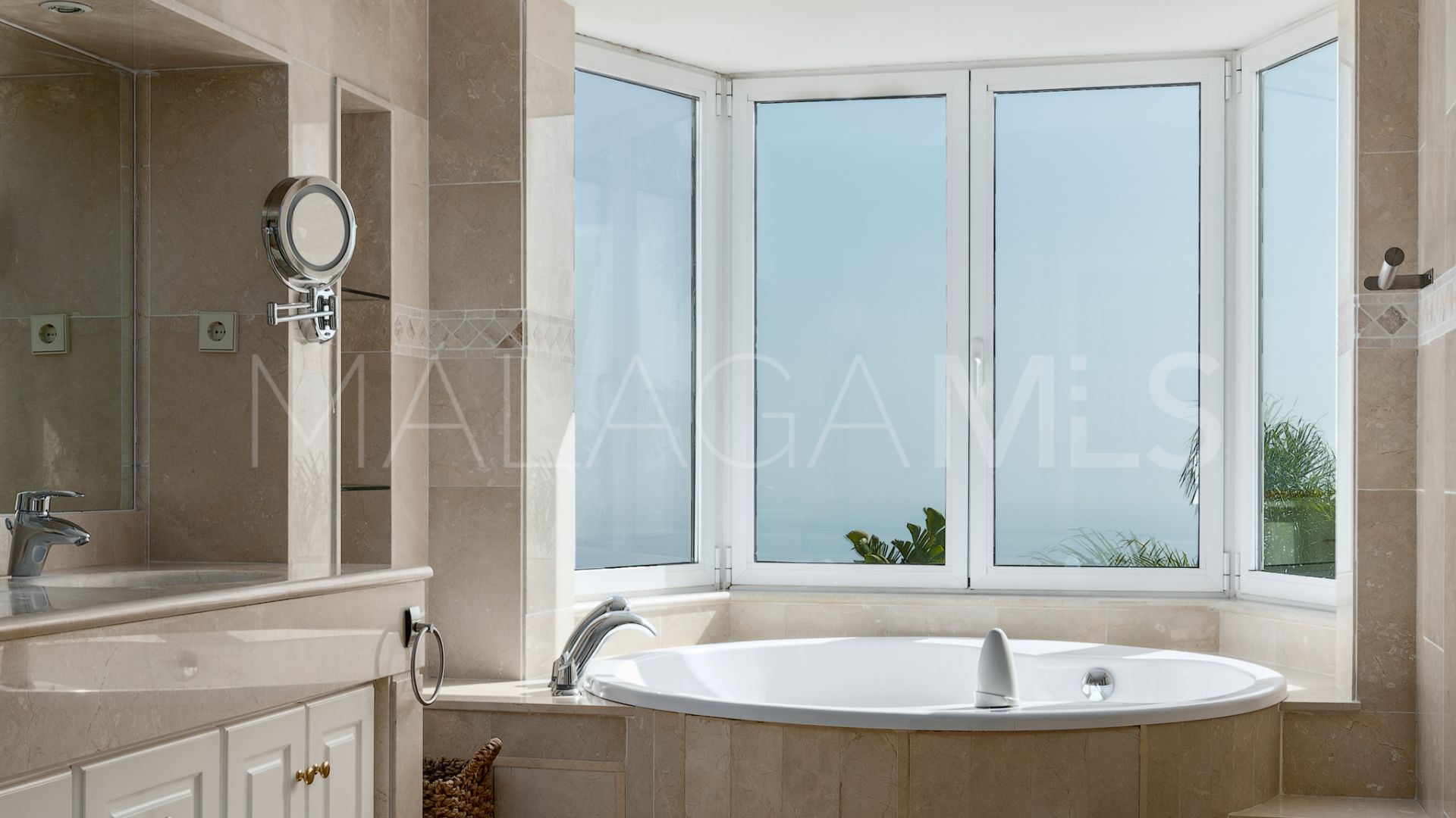 Los Altos de los Monteros, villa a la venta