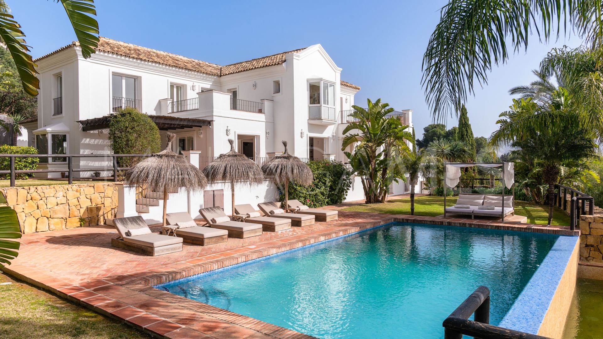 Los Altos de los Monteros, villa a la venta