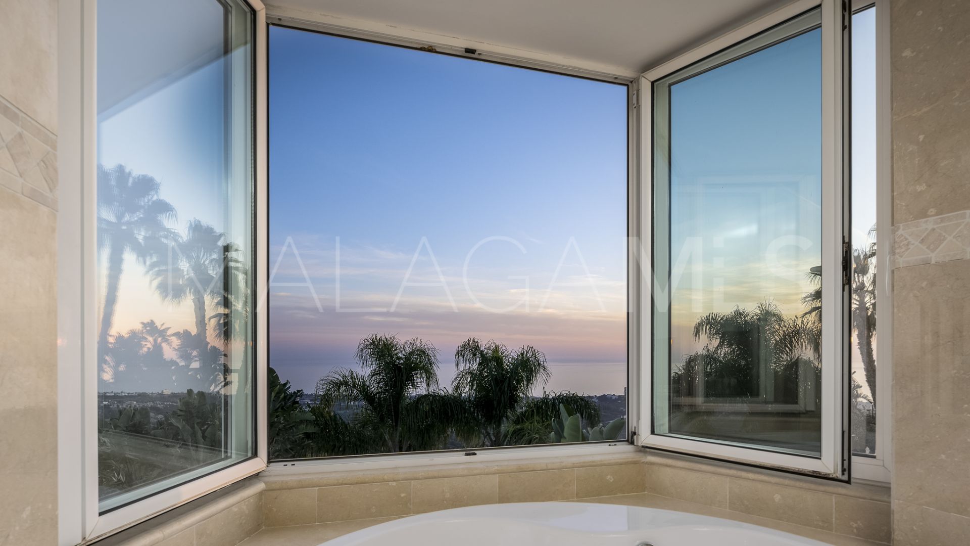 Los Altos de los Monteros, villa a la venta