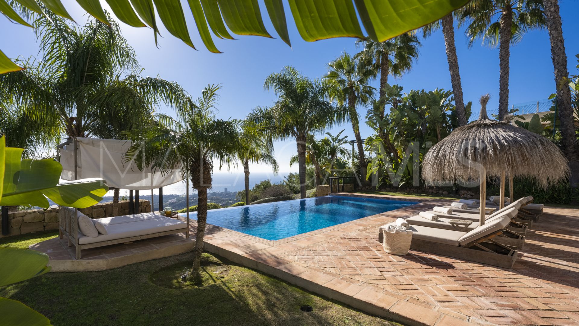 Los Altos de los Monteros, villa a la venta