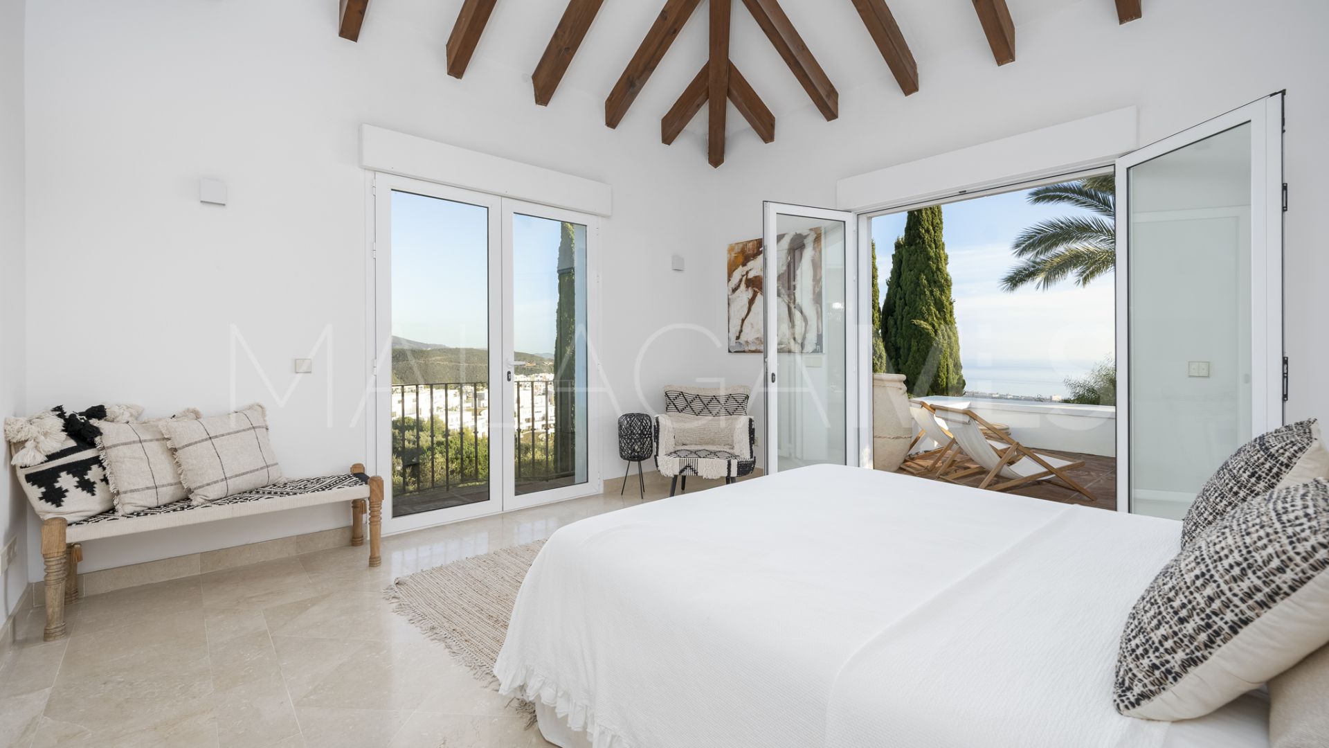 Los Altos de los Monteros, villa a la venta