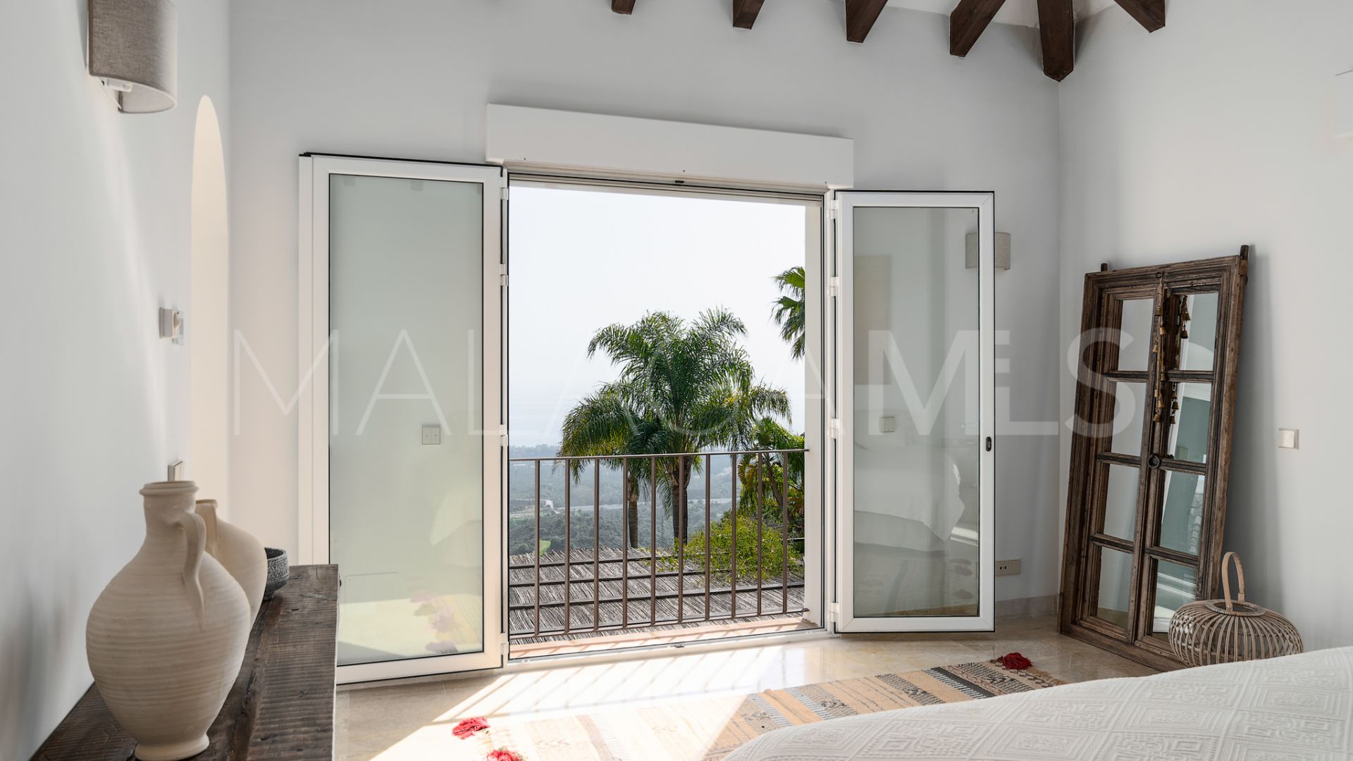 Los Altos de los Monteros, villa a la venta