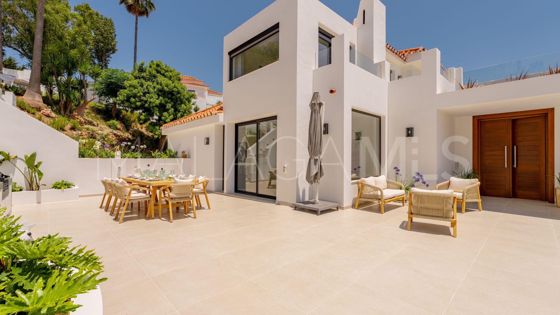 Villa for sale in Nueva Andalucia