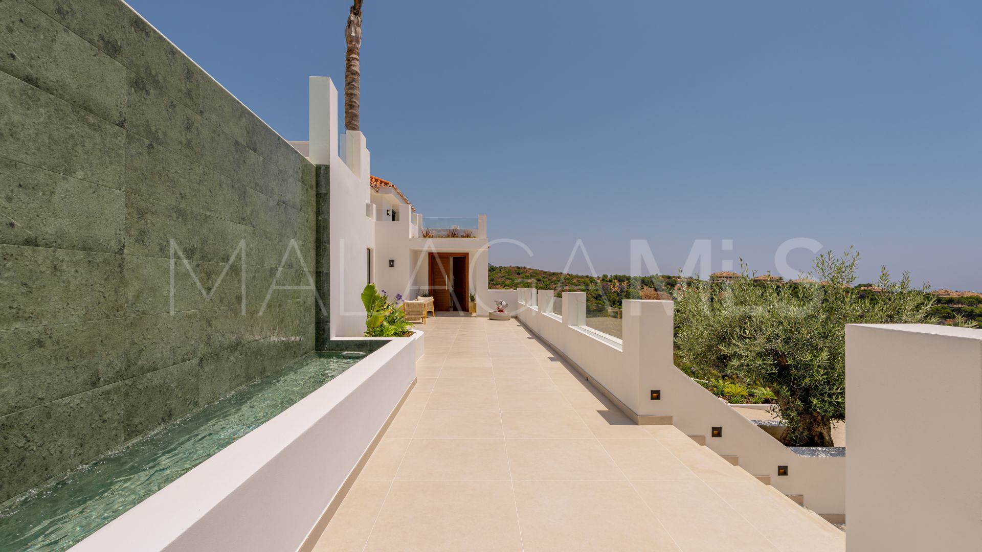 Villa for sale in Nueva Andalucia