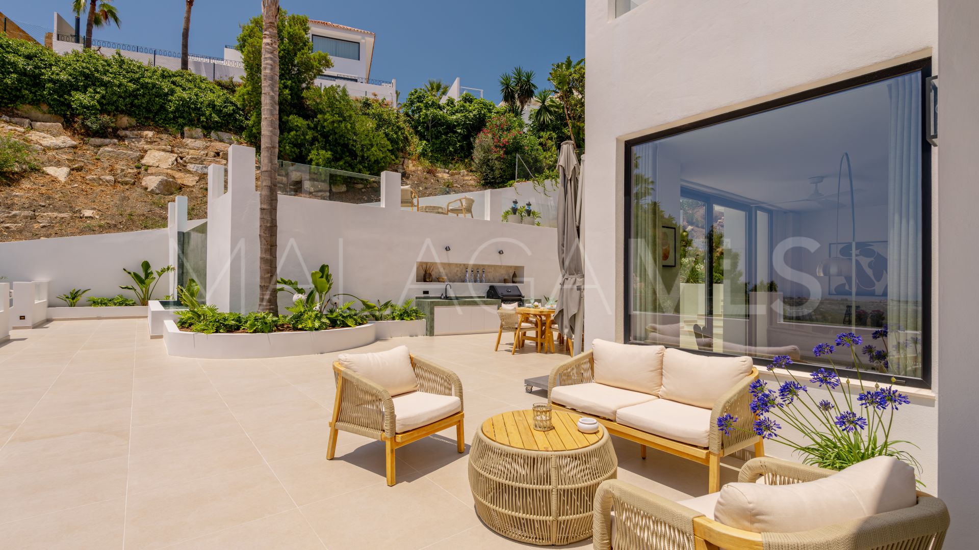 Villa for sale in Nueva Andalucia