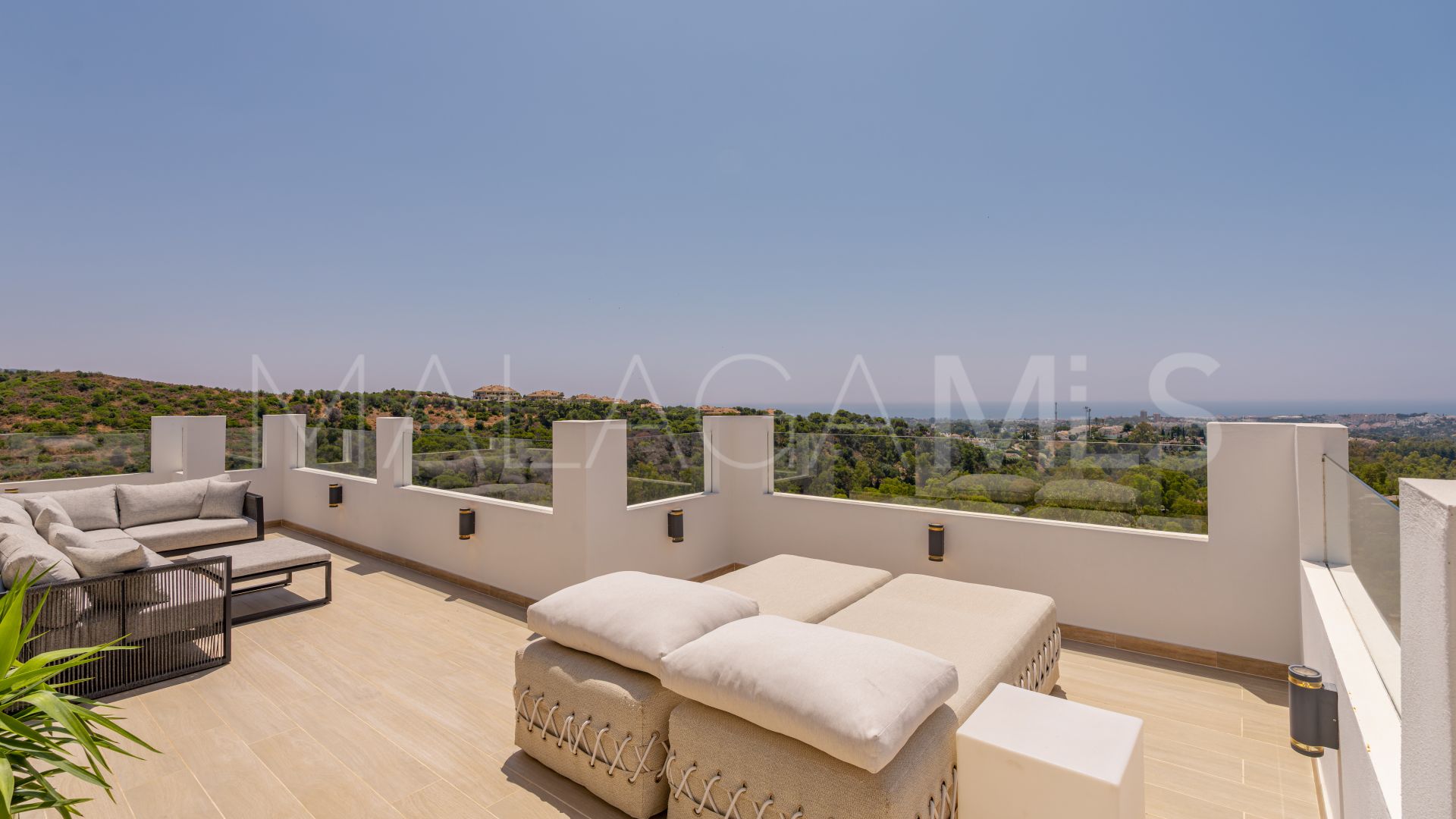 Villa for sale in Nueva Andalucia