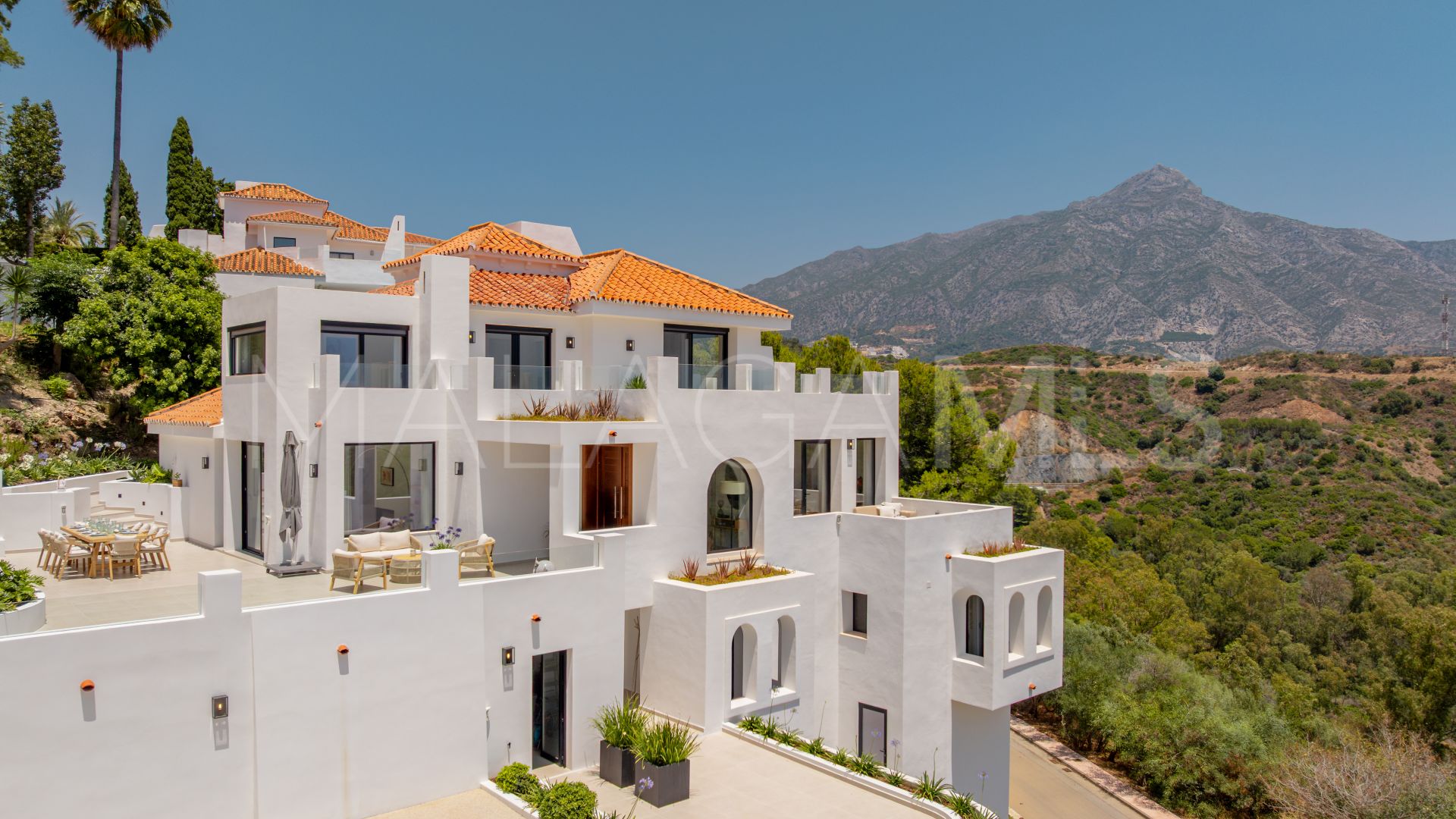 Villa for sale in Nueva Andalucia