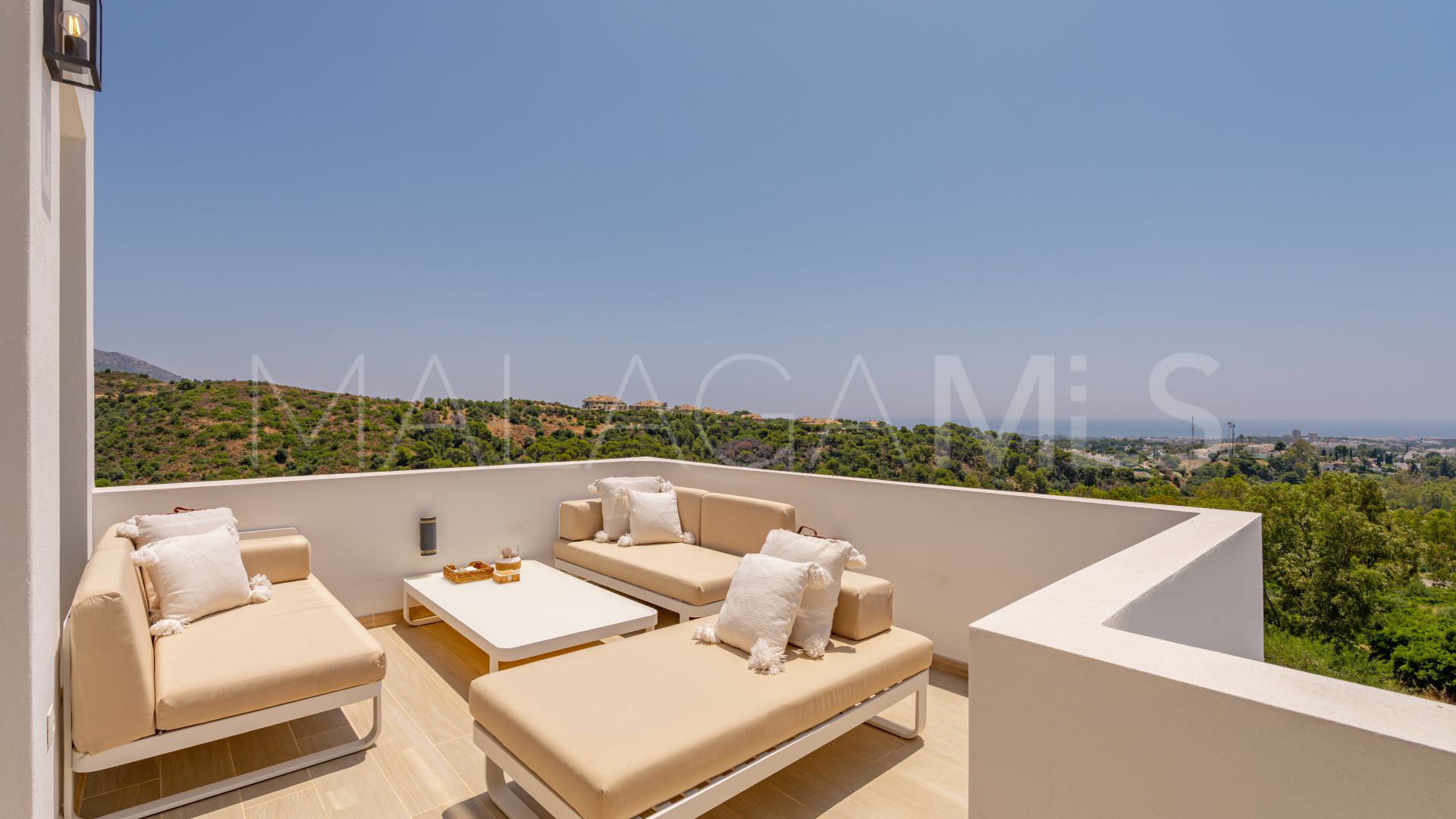 Villa for sale in Nueva Andalucia