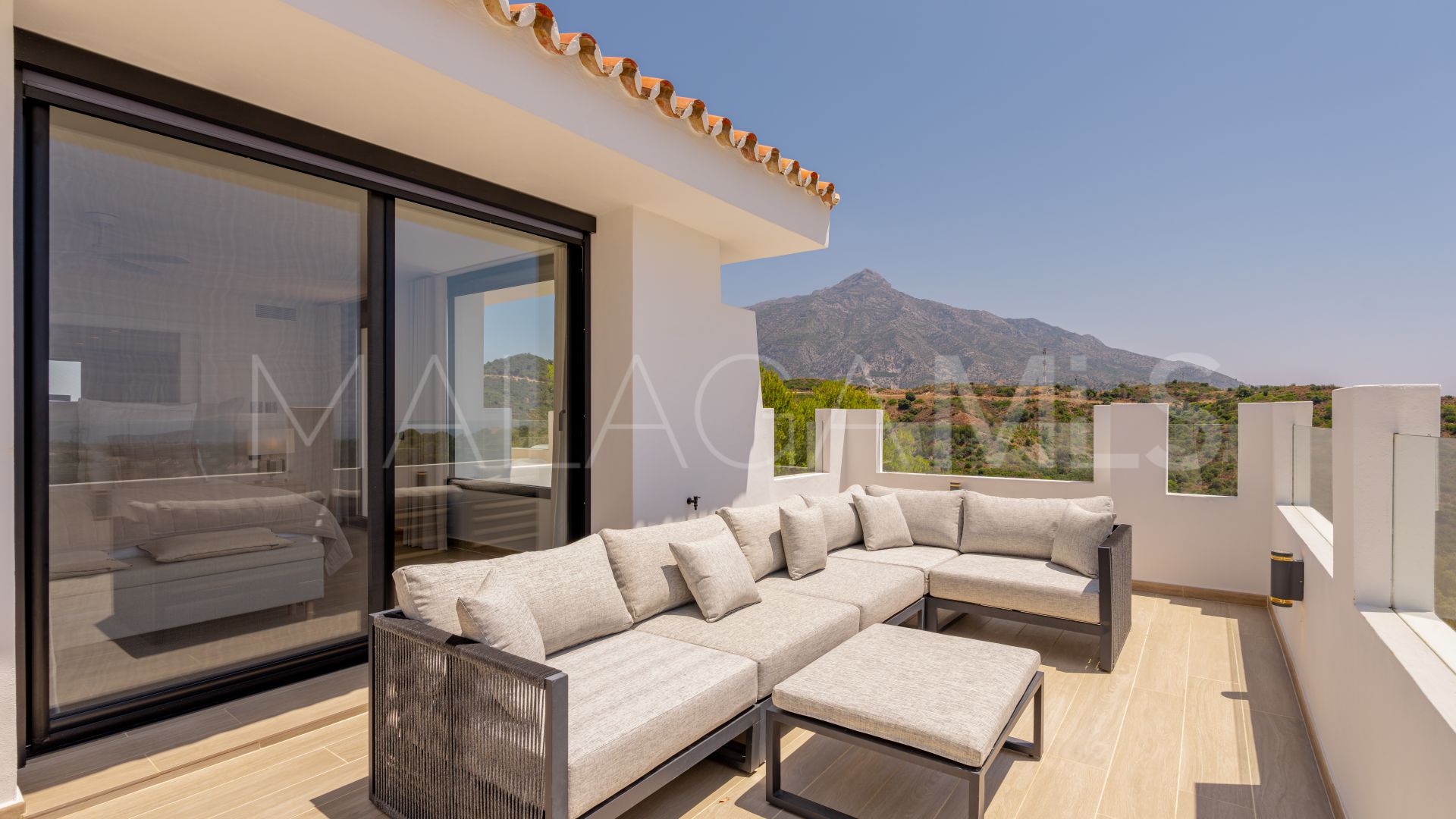 Villa for sale in Nueva Andalucia