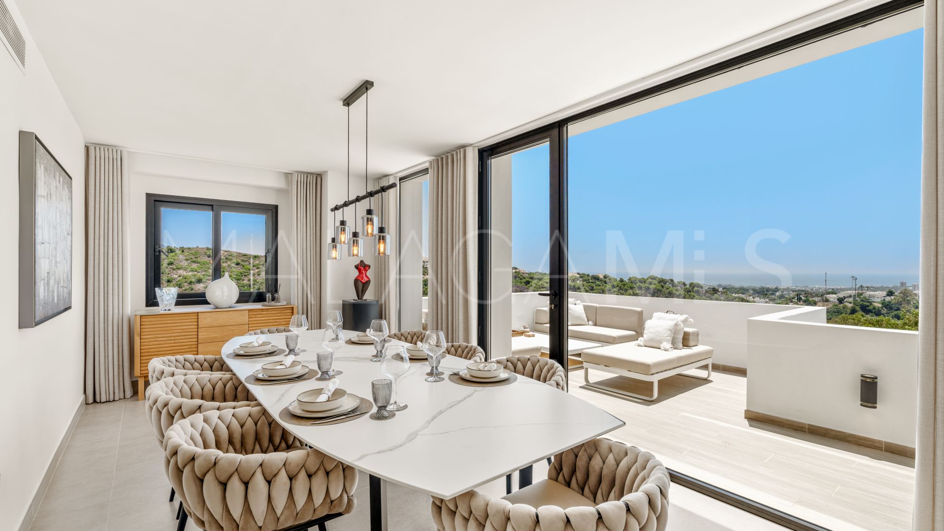 Villa for sale in Nueva Andalucia