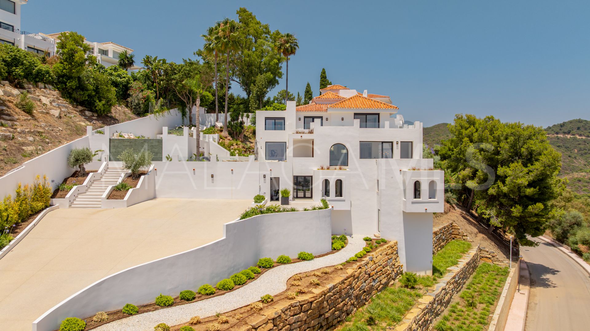 Villa for sale in Nueva Andalucia