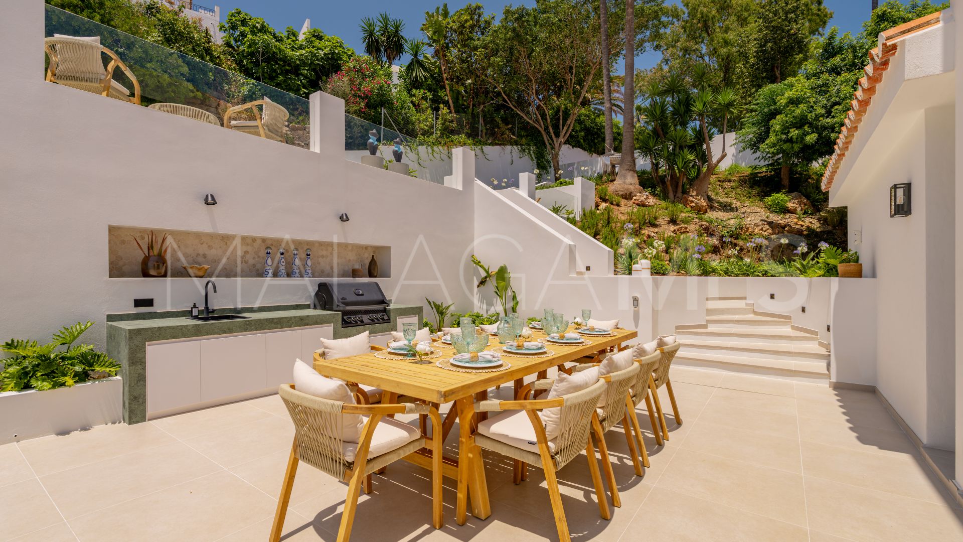 Villa for sale in Nueva Andalucia