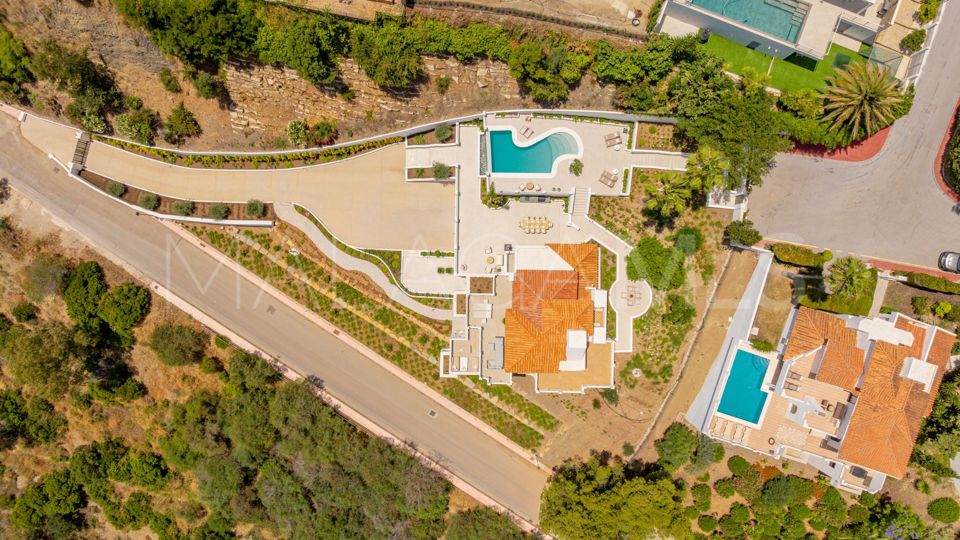 Villa for sale in Nueva Andalucia