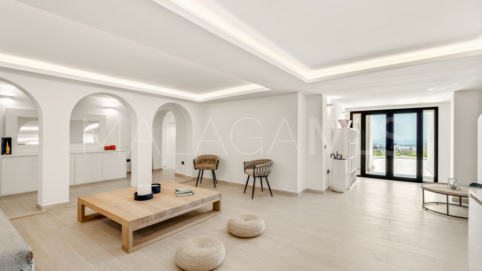 Villa for sale in Nueva Andalucia
