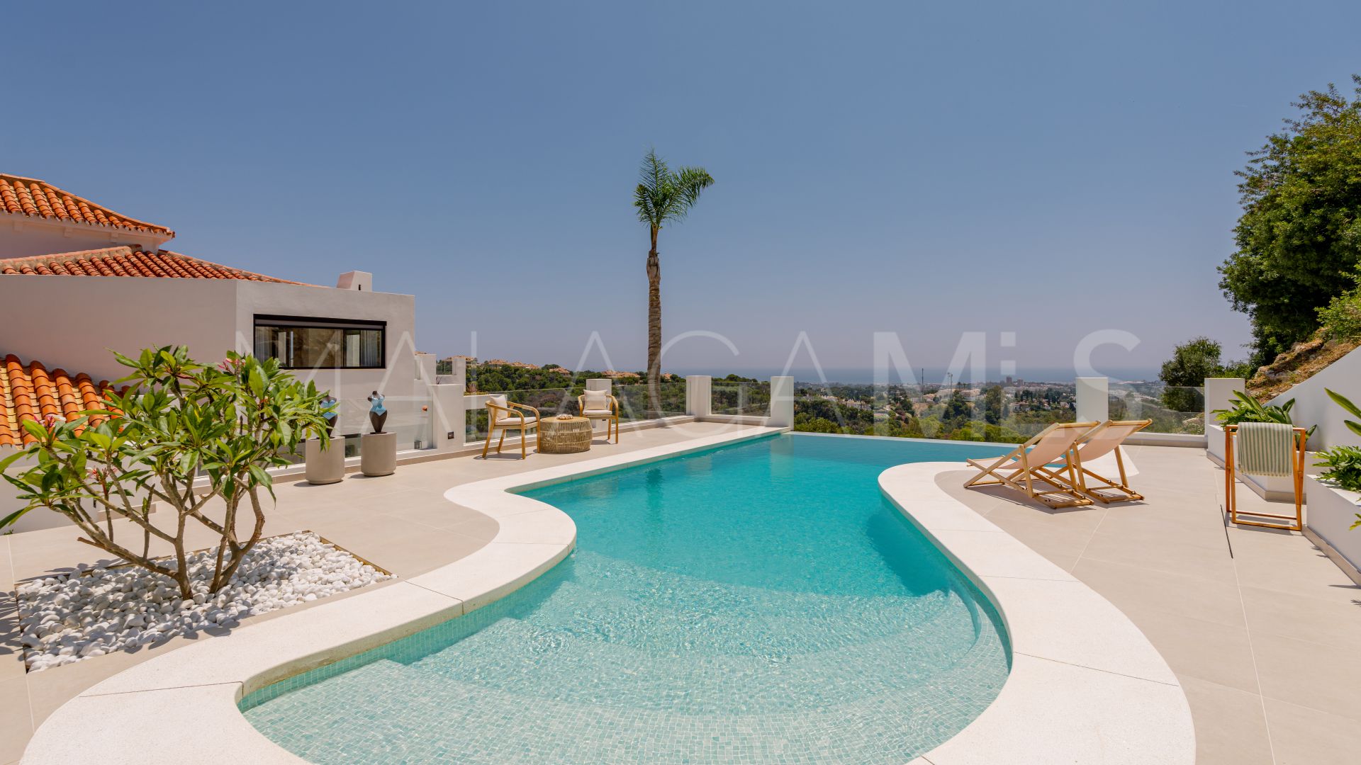 Villa for sale in Nueva Andalucia