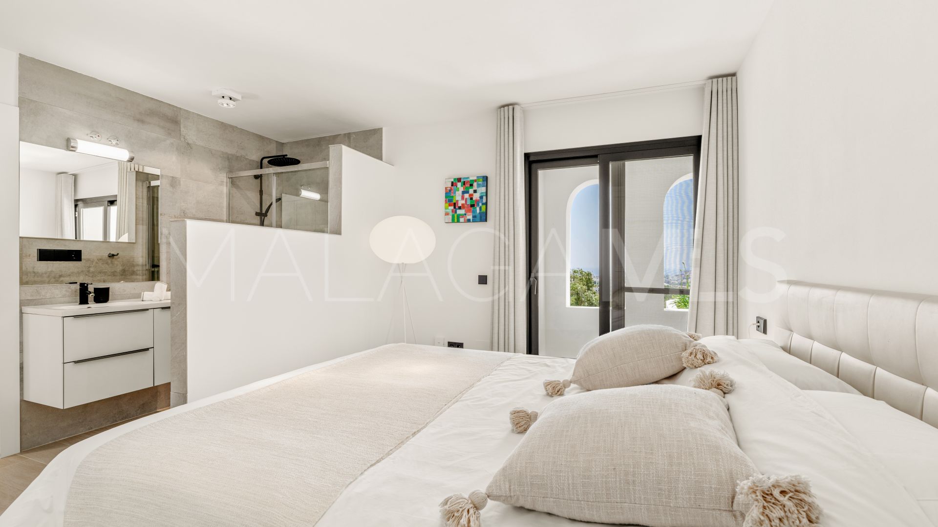 Villa for sale in Nueva Andalucia