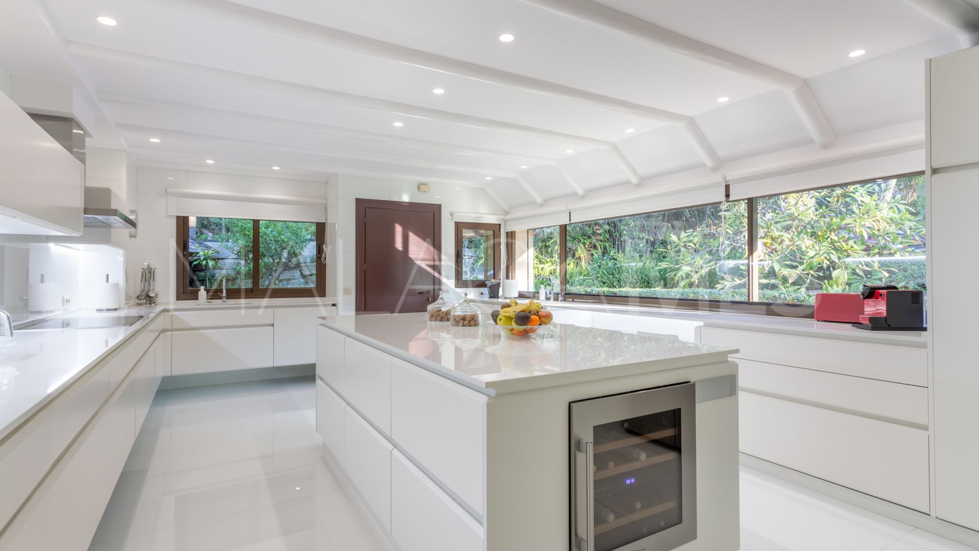 Villa for sale in Los Monteros