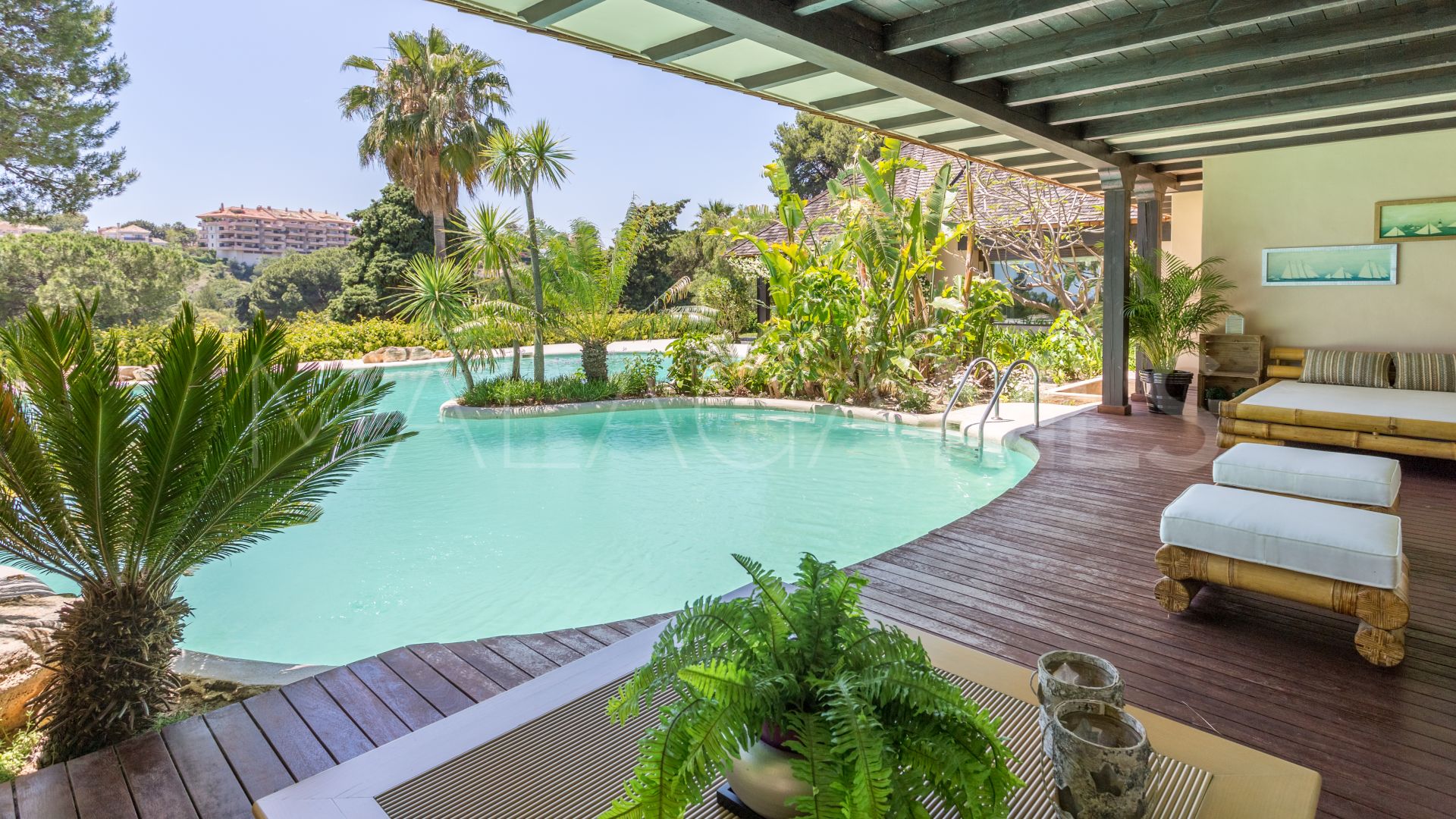 Villa for sale in Los Monteros