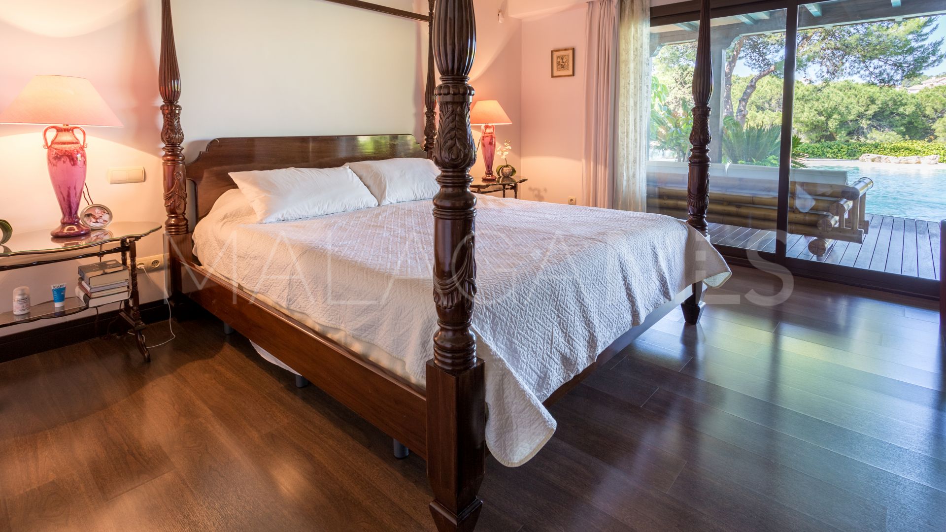 Villa for sale in Los Monteros