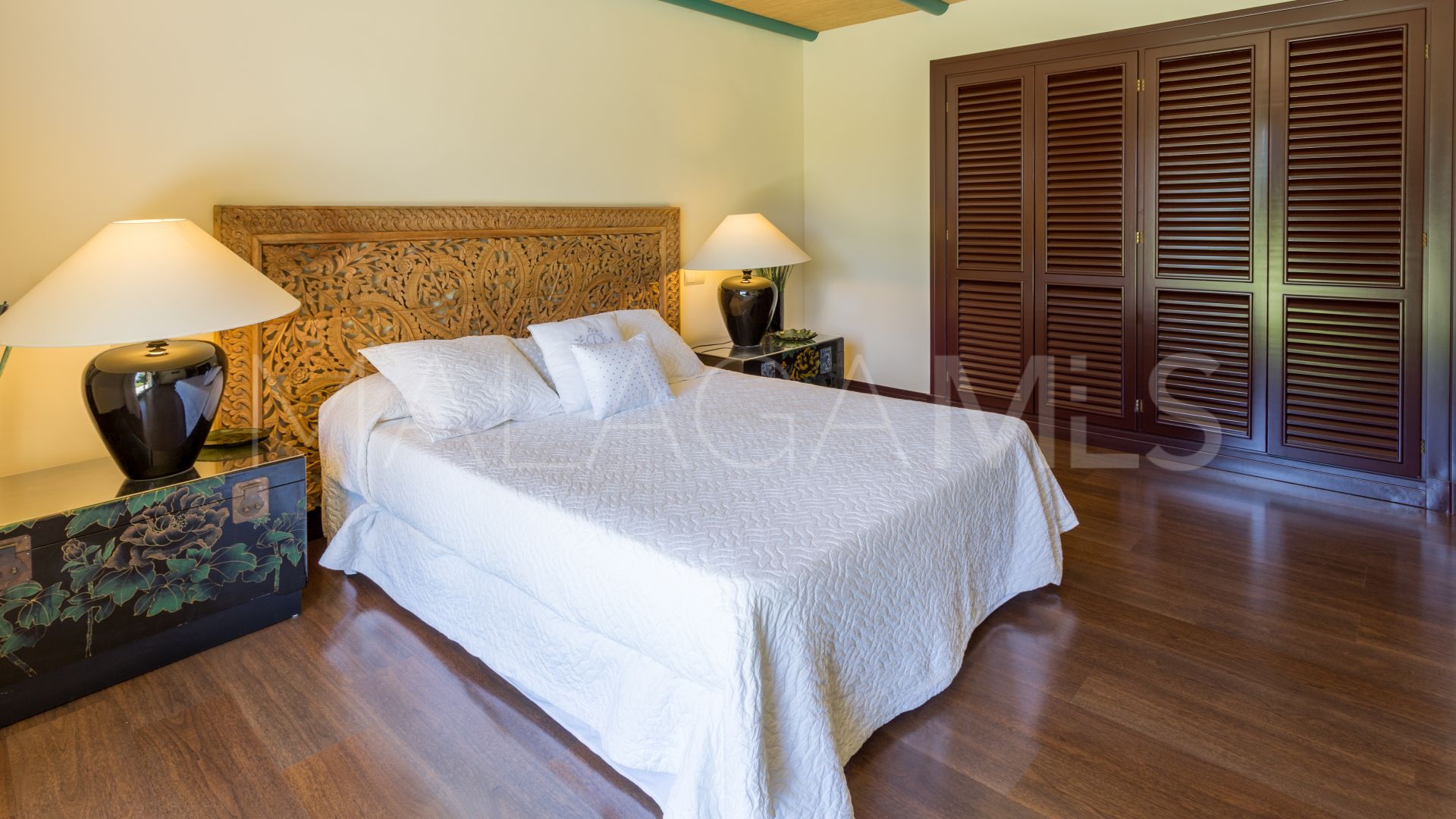 Villa for sale in Los Monteros