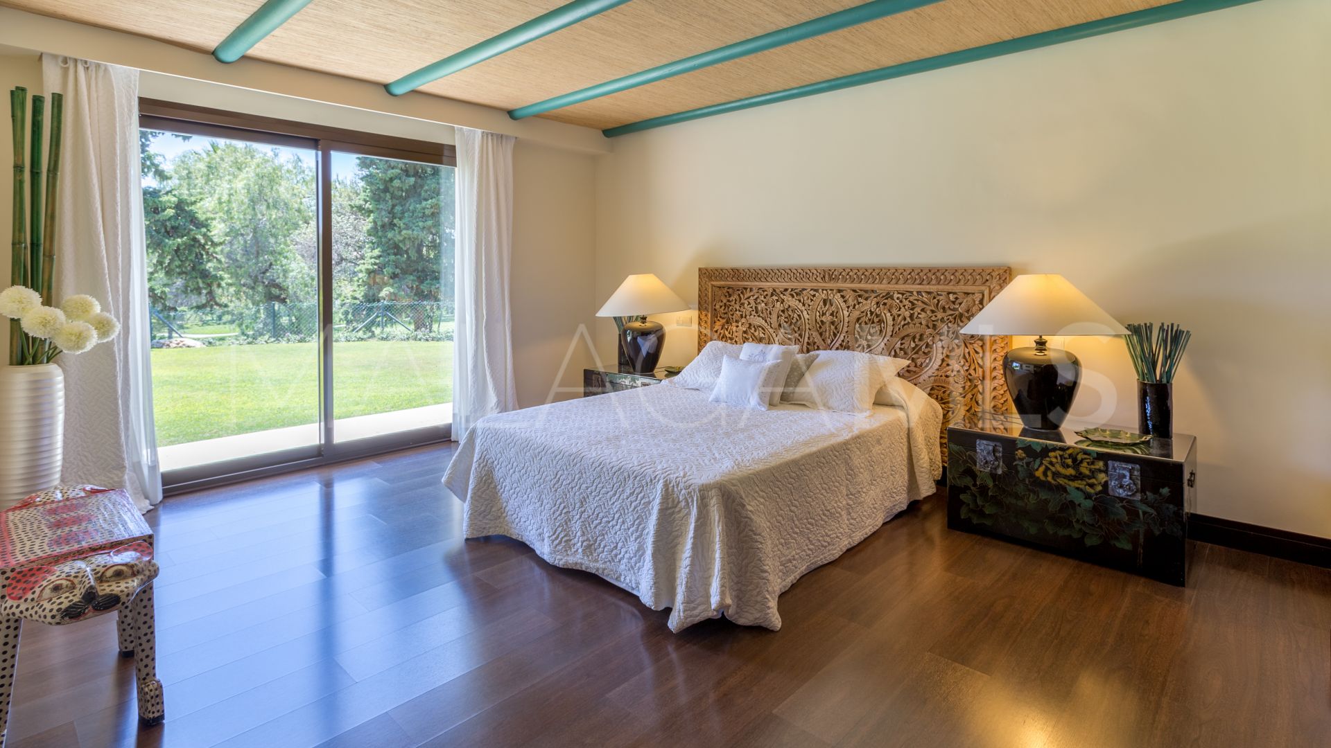 Villa for sale in Los Monteros