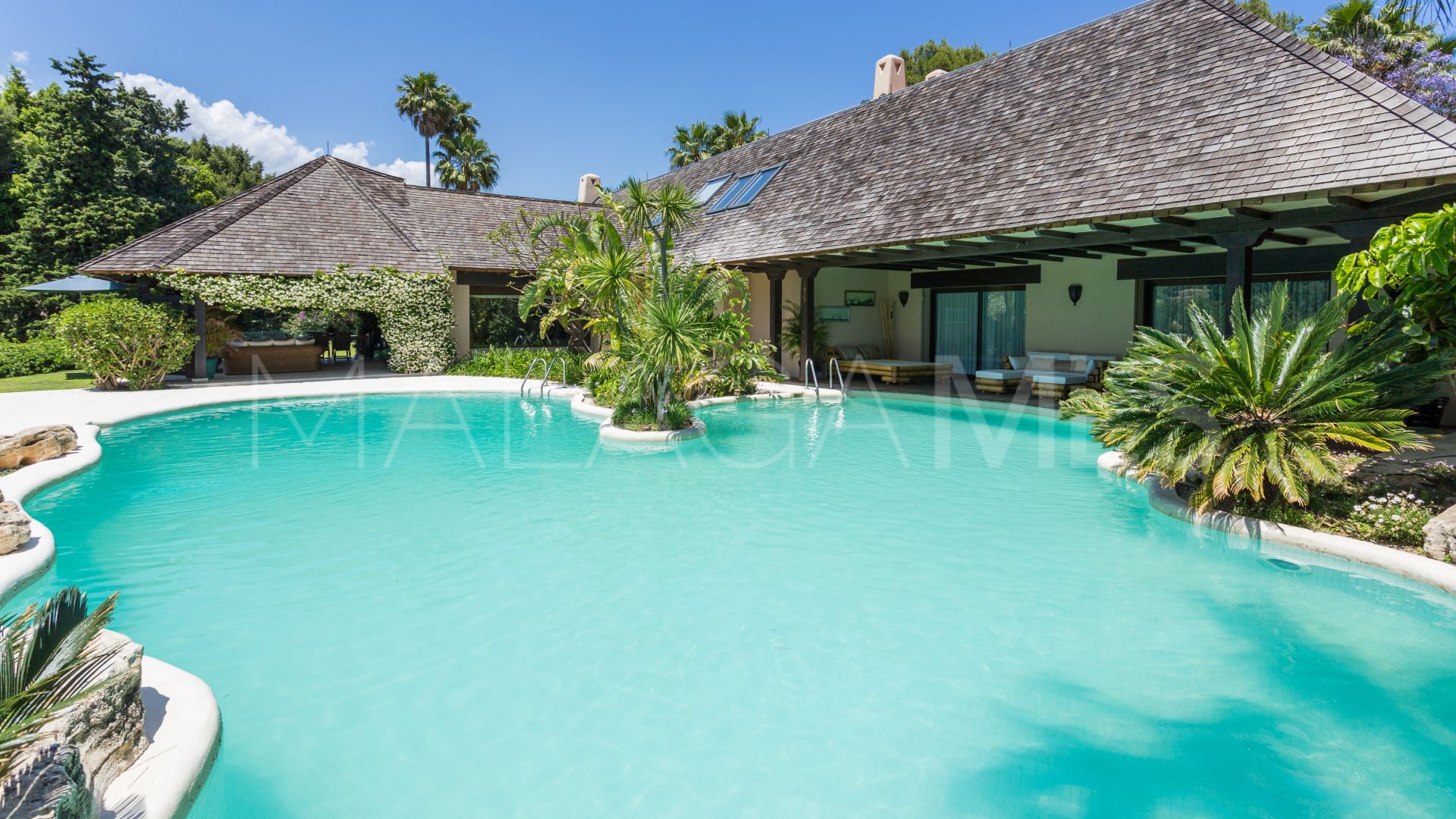 Villa for sale in Los Monteros