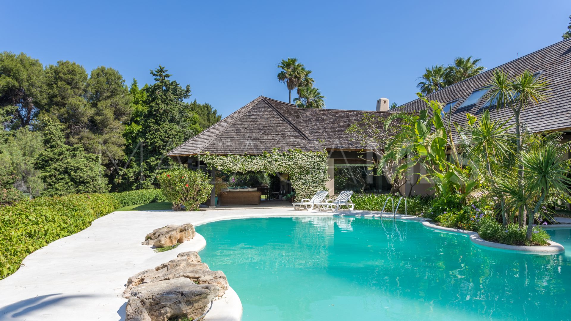 Villa for sale in Los Monteros