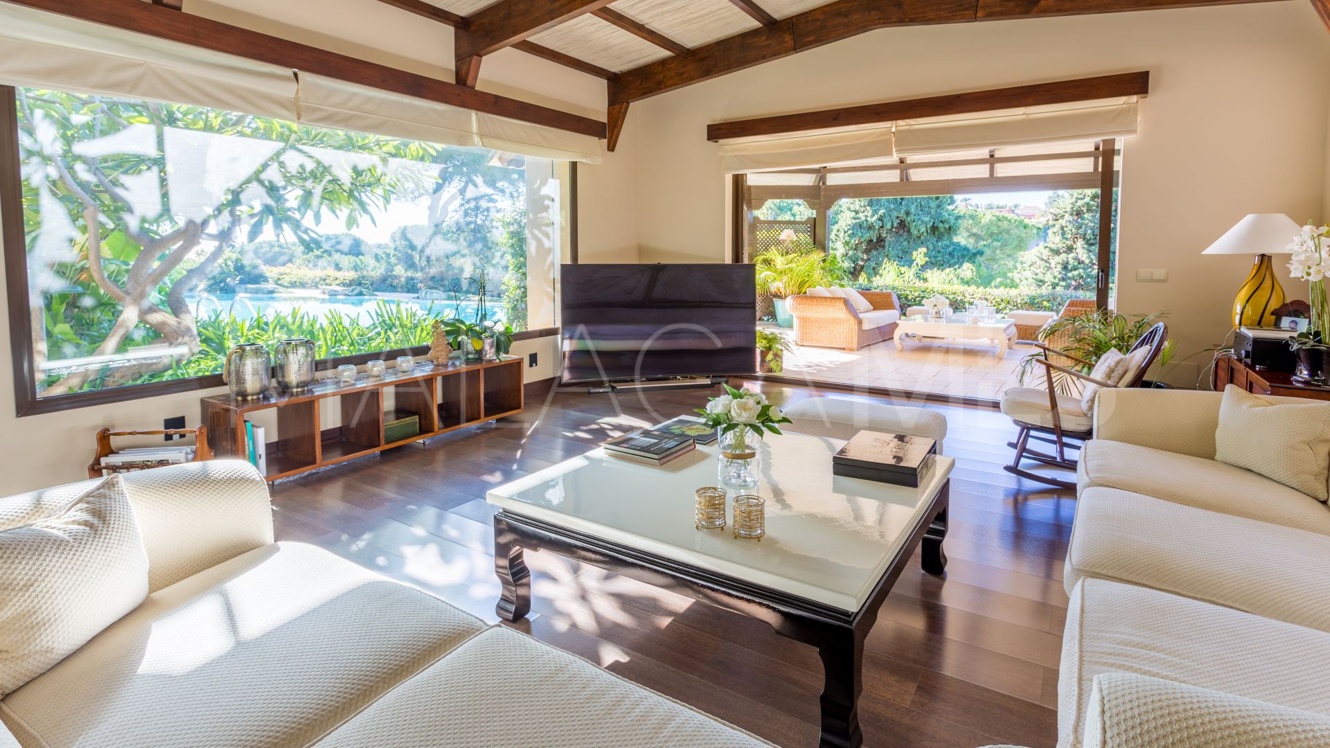 Villa for sale in Los Monteros