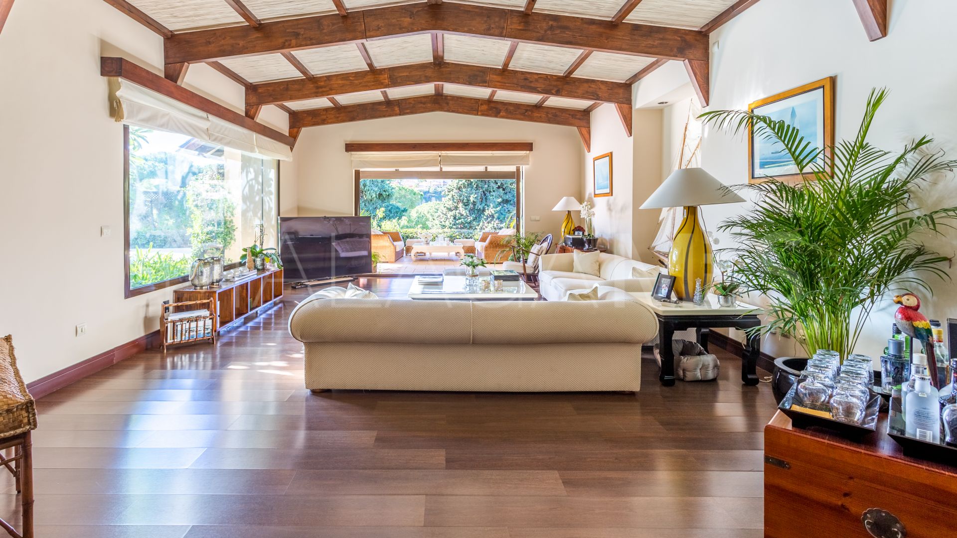 Villa for sale in Los Monteros