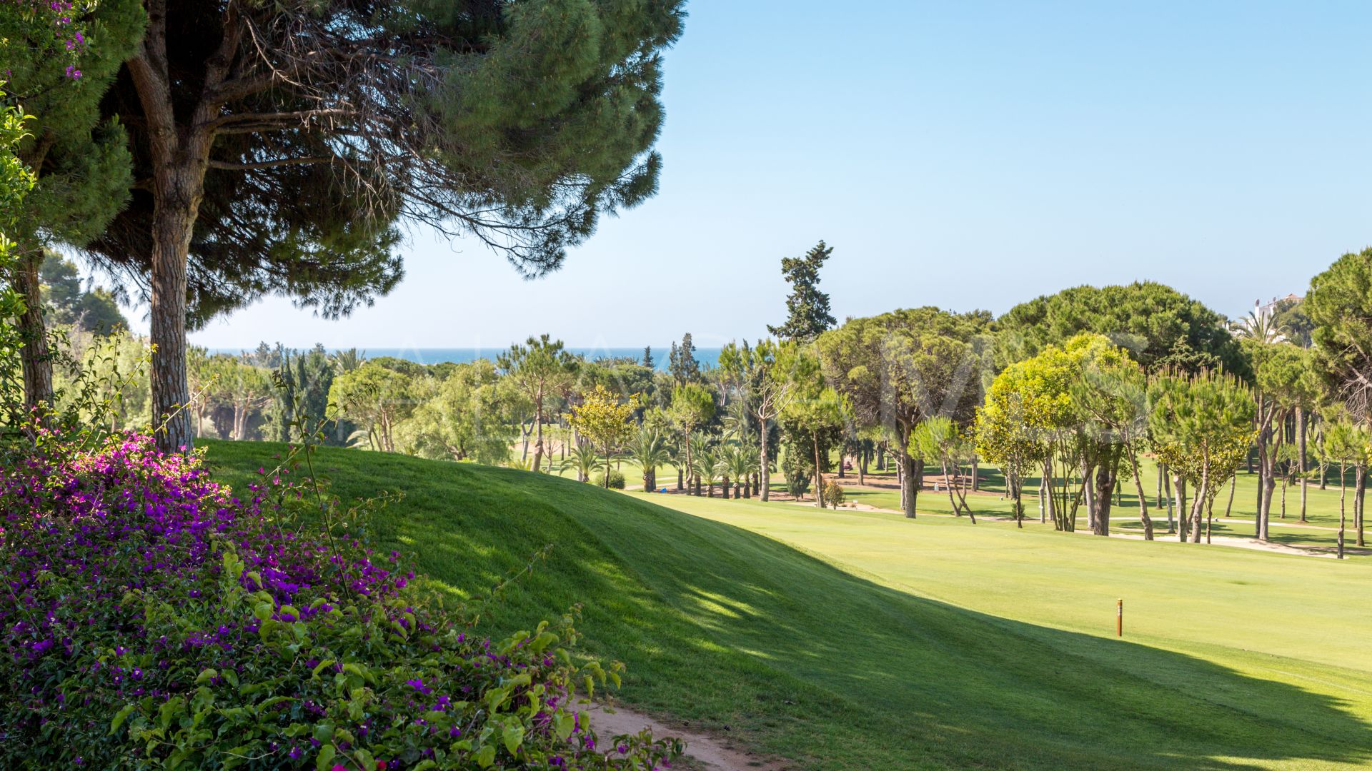 Villa for sale in Los Monteros