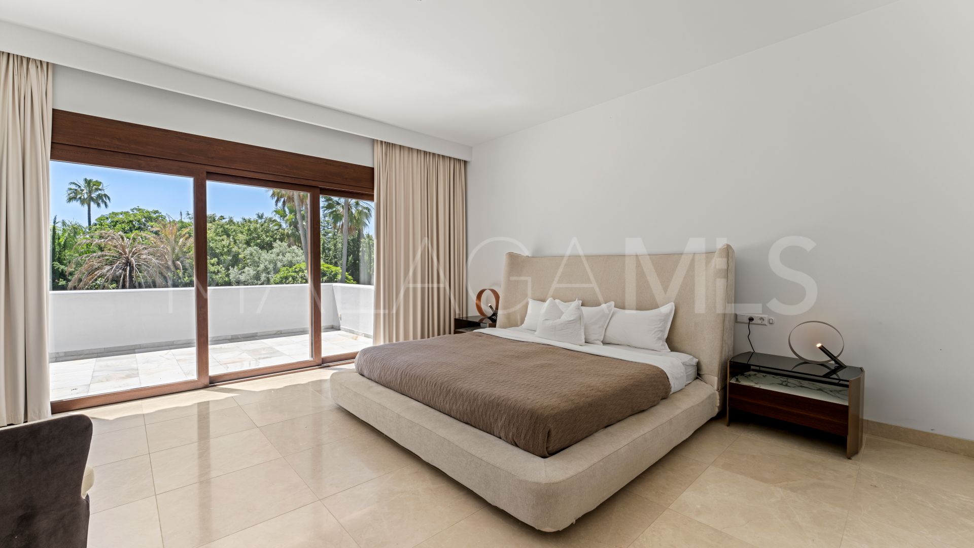 Villa for sale in Guadalmina Baja